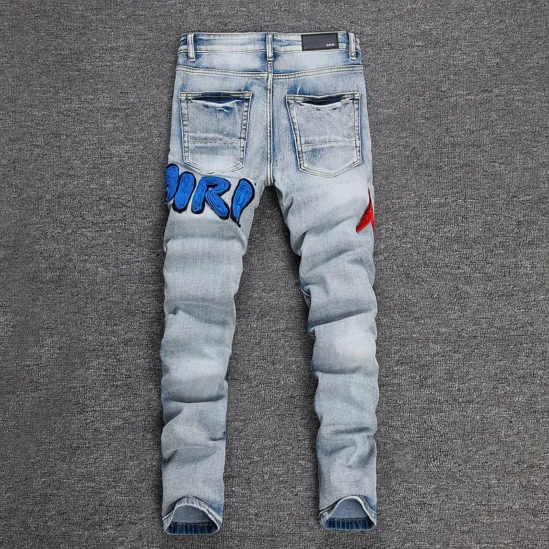 P270 💰 (Top Version) AMIRI Double Buff High Street Jeans Slim Fit Stretch Washed Knife Cut Hole Pants Men's Fashion AMIRI amiri is transliterated as Emil, which is the name of the founder. Mike Amiri, the founder of amiri, grew up in Los Angeles, USA. He was influenced by local street culture and Punk Rock since childhood, so he founded the amiri brand named after himself. A variety of trendy clothing meets the needs of different fashion players. Amiri clothing has novel and unique styles and is a well-known street brand in the United States. The styles and styles of many clothes are loved by many street photographers. The various clothing styles meet the dressing needs of different people, show their unique temperament, and show the trend of dressing. amiri's jeans are relatively famous. Not only do they have many styles, but the quality of the jeans is also very good. Many celebrities have also worn amiri brand jeans. Color: Picture color Size: 28, 30, 32, 34, 36 28 30 32 34 36 Waist 71 76 81 86 91 Qianlang 26.5 27.5 28.5 29.5 30.5 Hou Lang 37 38 39 40 41 Foot 14 14.8 15.6 16.4 17.2 Foreign Minister 100 102 104 106 107