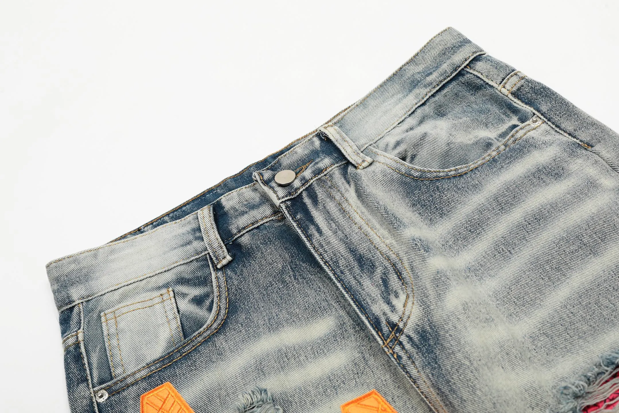 #M31 P168💰 Amiri classic embroidered patched leather ripped letter skinny jeans. Slim skinny jeans. Produced by a major washed factory. Full of high-end feel. Knee part destroyed design with patchwork design. Already used as facade design. Leather waist nameplate. The focus of this style is not on the washing, but on the destroyed shape and version. The secret lies in the craftsmanship of the master. The cost of post-processing, grinding, cutting, etc. is far beyond the cost of assembly line products. Color: Picture color Size: 30-32-34-36