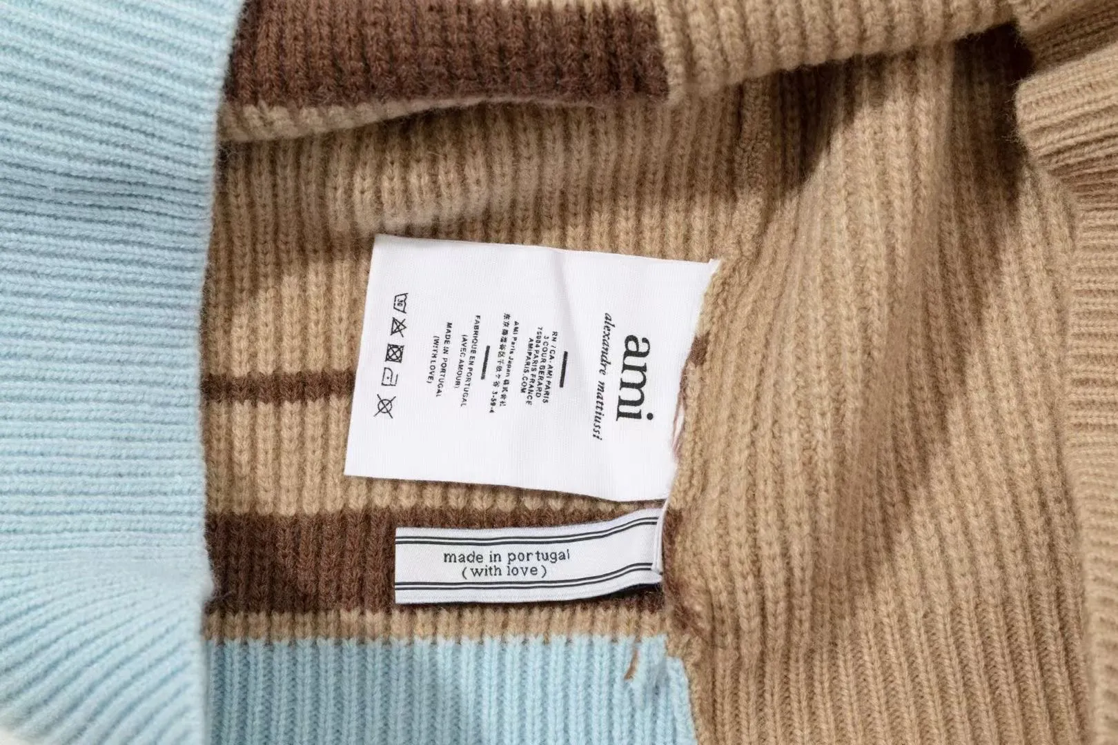 8201# Ami Paris2025 [New product for autumn and winter] Zhou Yiran's same love towel embroidered jacquard ADC wool V-neck sweater, college style, same style for men and women, Oversize version, color: camel, brown green, size S-XL