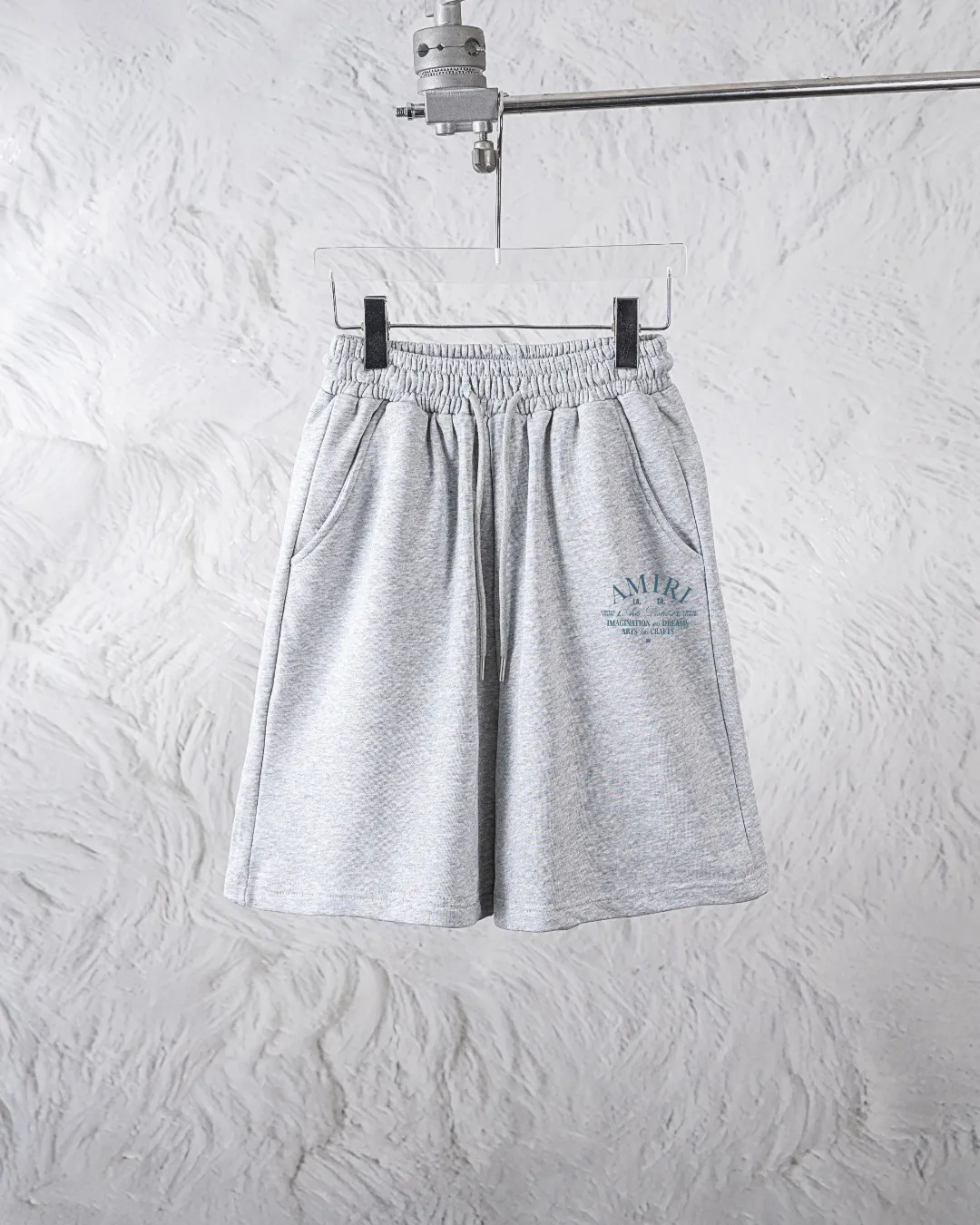 P180 AMIRI new shorts, classic printed shorts, light luxury, a must-have item for daily commuting for men and women, correct version, welcome to compare, detailed features · Made of 360g Xinjiang cotton double yarn fish scale terry fabric · Elastic waistband · Double needle stitching and cross-stitching process Color: black/grey Size: S M L XL XXL (please state your height and weight when placing an order)