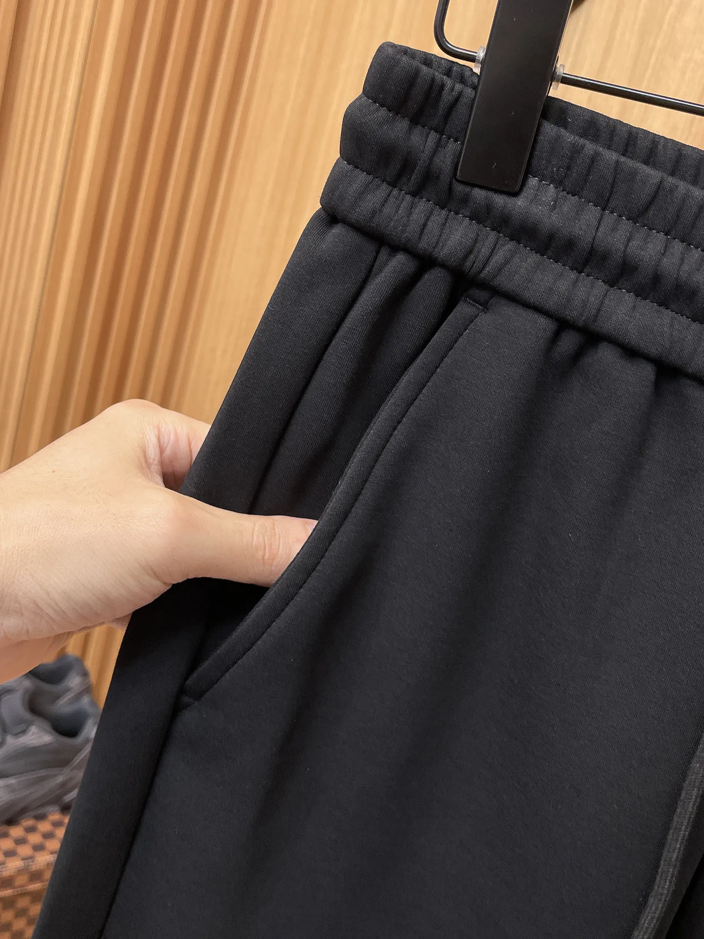 P280 Amiri 🆕2025 new autumn and winter casual pants! The official website will be released simultaneously. The brand's classic LOGO casual pants are made of customized fabrics, which are extremely comfortable and have a strong touch. Highly recognisable, perfect appearance and craftsmanship. Size: M-3XL