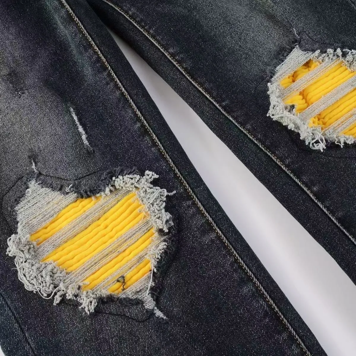 #M55 P168💰 AMIRI patch embroidery jeans trousers AMIRI high street basic ripped tight elastic jeans trousers amiri brand jeans break the production process and cutting of the original jeans, the fabrics are softer and more comfortable Hand-sewn collar label Customized logo buttons Genuine leather tag Color: Picture color Size: 30-32-34-36
