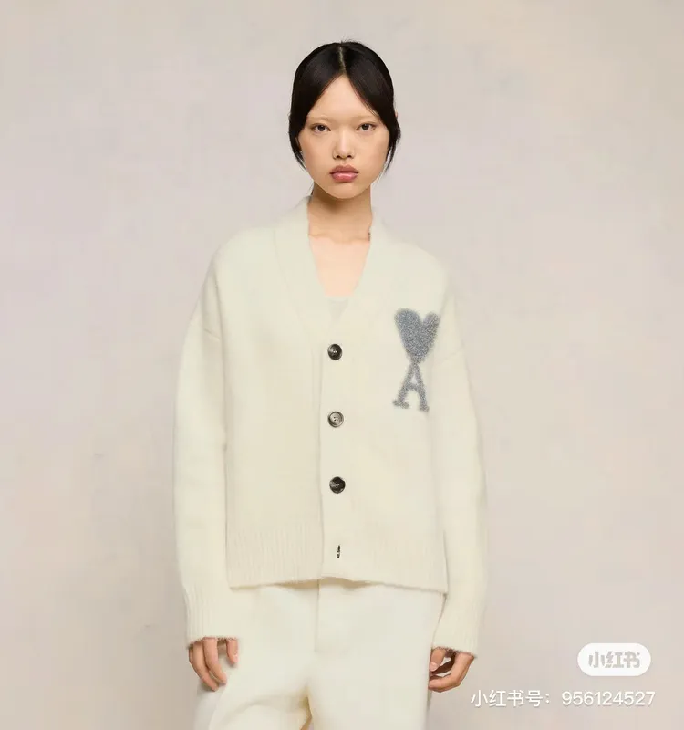 Upper body picture.Ami Paris 2024 autumn and winter new cardigan sweater SMLXL