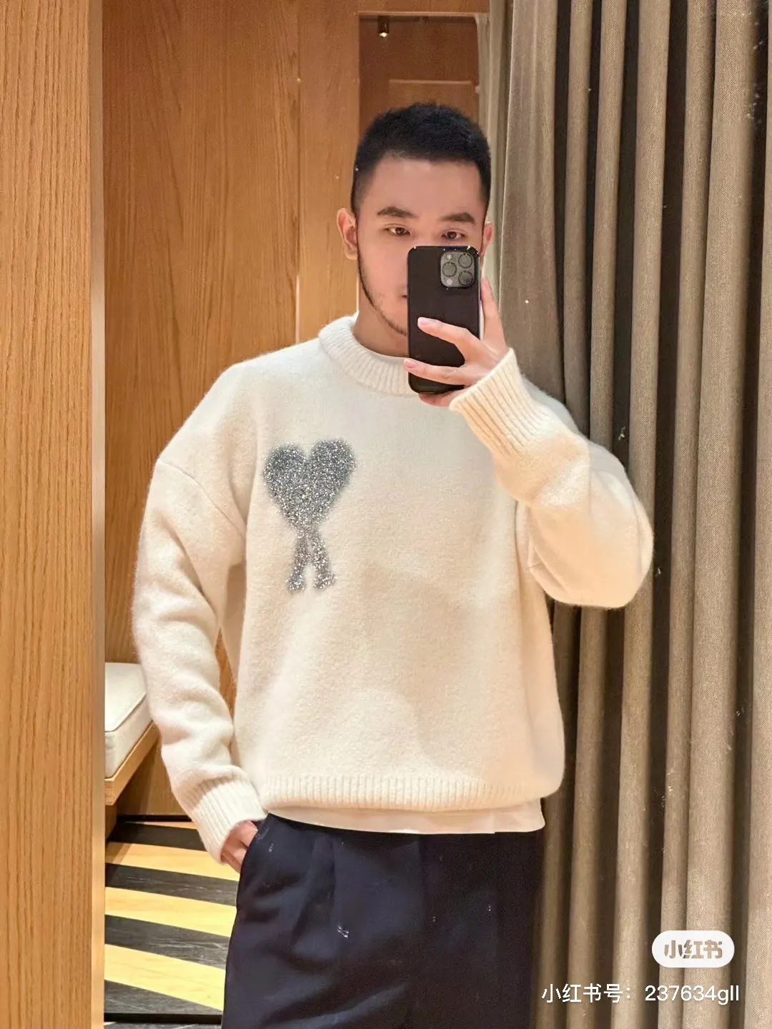 A8146# [Christmas Capsule Series] AMI Paris 2023 Autumn and Winter New Product Silver Big Heart Alpaca Blended Soft and Waxy Knitted Round Neck Sweater Oversize Version Same Style for Men and Women Color: Off-White Size: S-XL