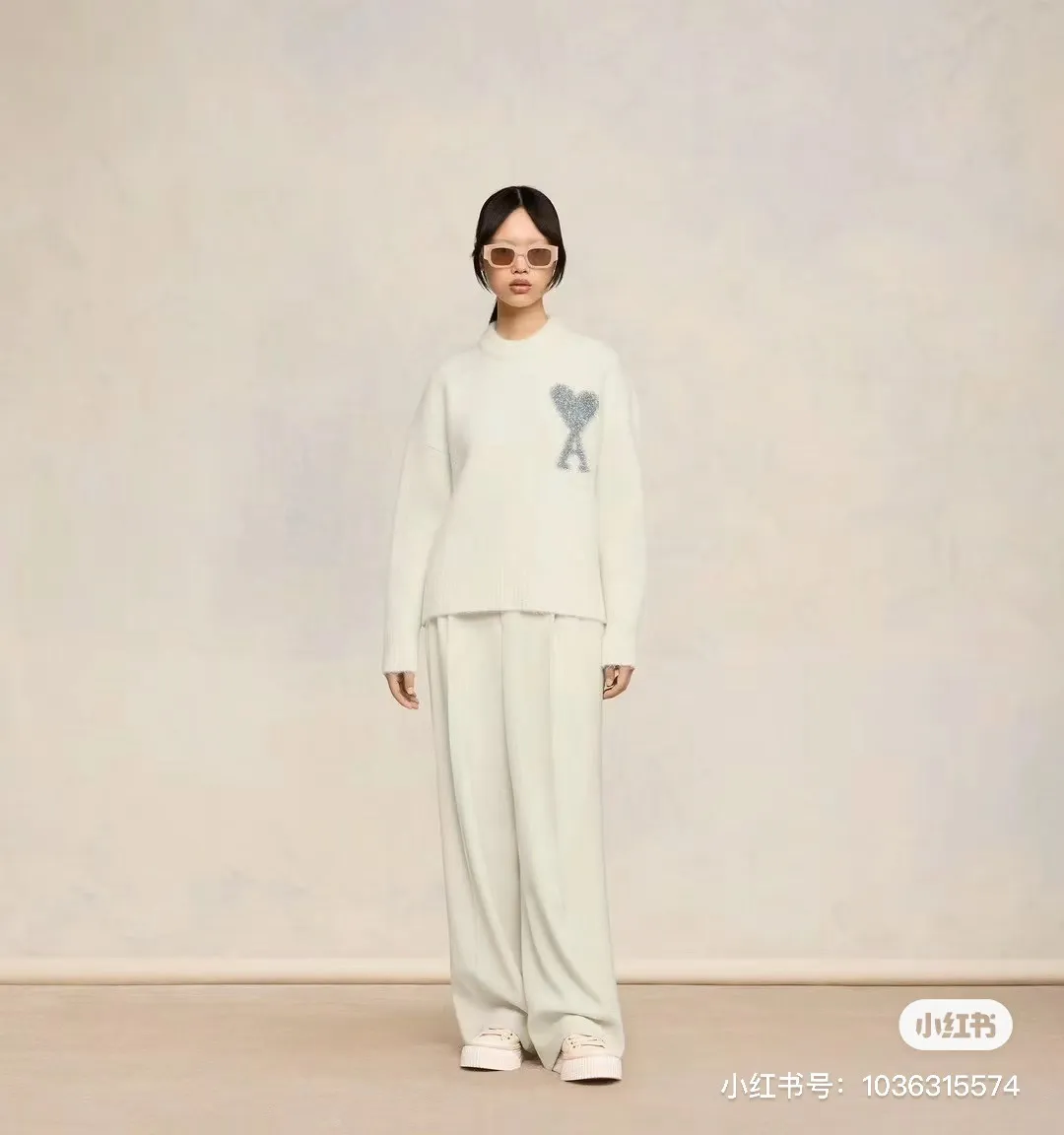 A8146# [Christmas Capsule Series] AMI Paris 2023 Autumn and Winter New Product Silver Big Heart Alpaca Blended Soft and Waxy Knitted Round Neck Sweater Oversize Version Same Style for Men and Women Color: Off-White Size: S-XL