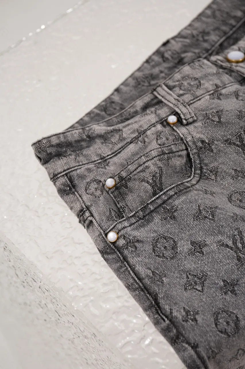 LV MONOGRAM Jacquard Skateboard Jeans These skateboard jeans feature an all-over contrasting Monogram pattern embellished with pearlescent buttons and rivets, giving the casual silhouette a dandy feel. Wear it with the matching denim jacket for a trendy look.  Regular fit Allover Monogram jacquard Damier nubuck label Pockets Pearlescent buttons and rivets 100% cotton