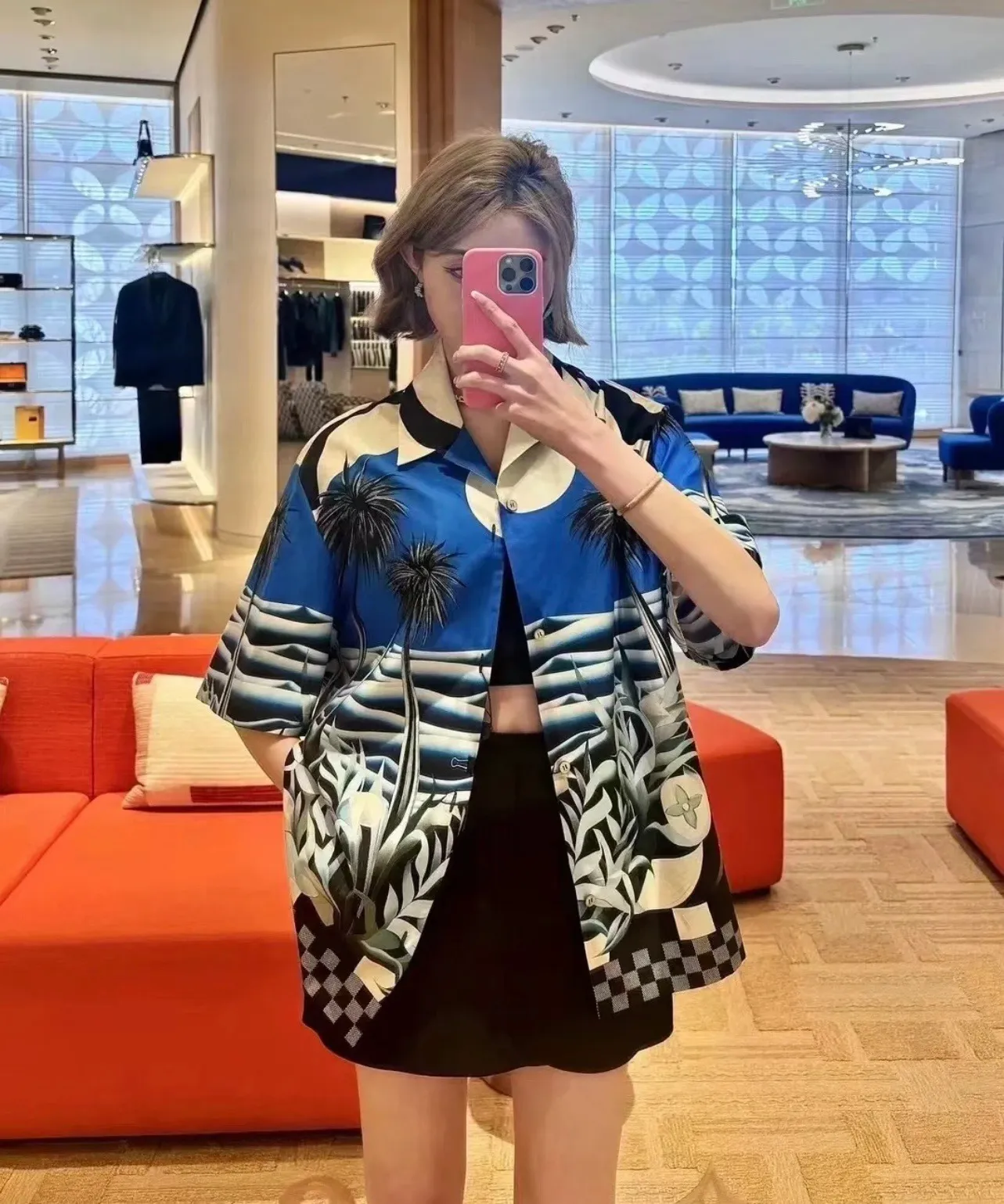 Model picture LV 24ss spring and summer new shirts and shorts use the full Damier Pacific pattern to depict a moonlit beach night on a tropical island, combining Monogram