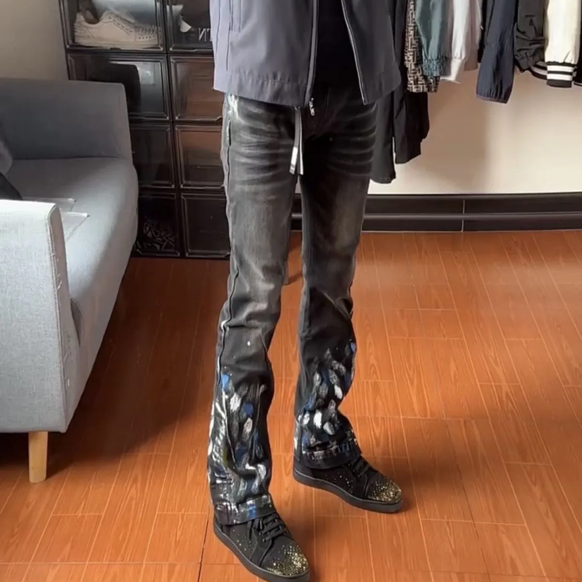 #M85 P168💰 AMIRI patch embroidery jeans trousers AMIRI high street basic ripped tight elastic jeans trousers amiri brand jeans break the production process and cutting of the original jeans, the fabrics are softer and more comfortable Hand-sewn collar label Customized logo buttons Genuine leather tag Color: Picture color Size: 30-32-34-36