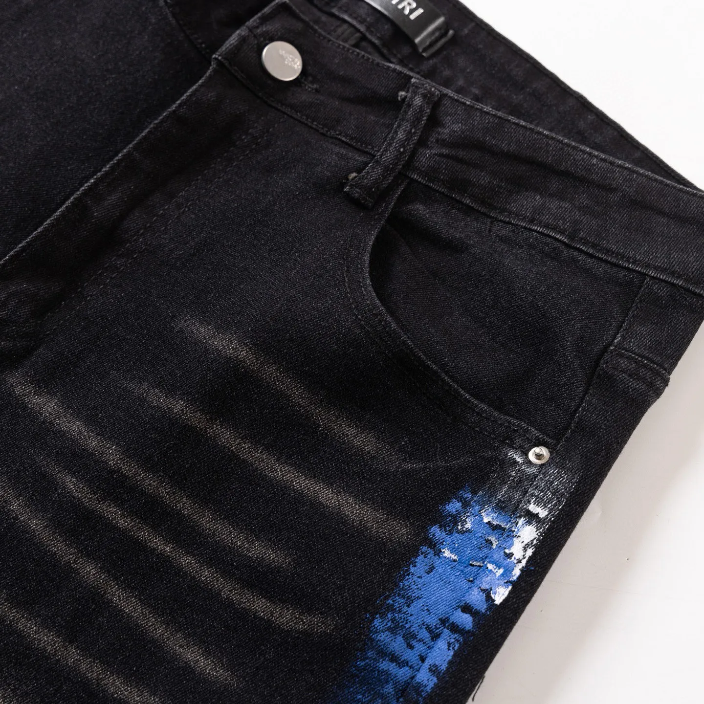 #M85 P168💰 AMIRI patch embroidery jeans trousers AMIRI high street basic ripped tight elastic jeans trousers amiri brand jeans break the production process and cutting of the original jeans, the fabrics are softer and more comfortable Hand-sewn collar label Customized logo buttons Genuine leather tag Color: Picture color Size: 30-32-34-36
