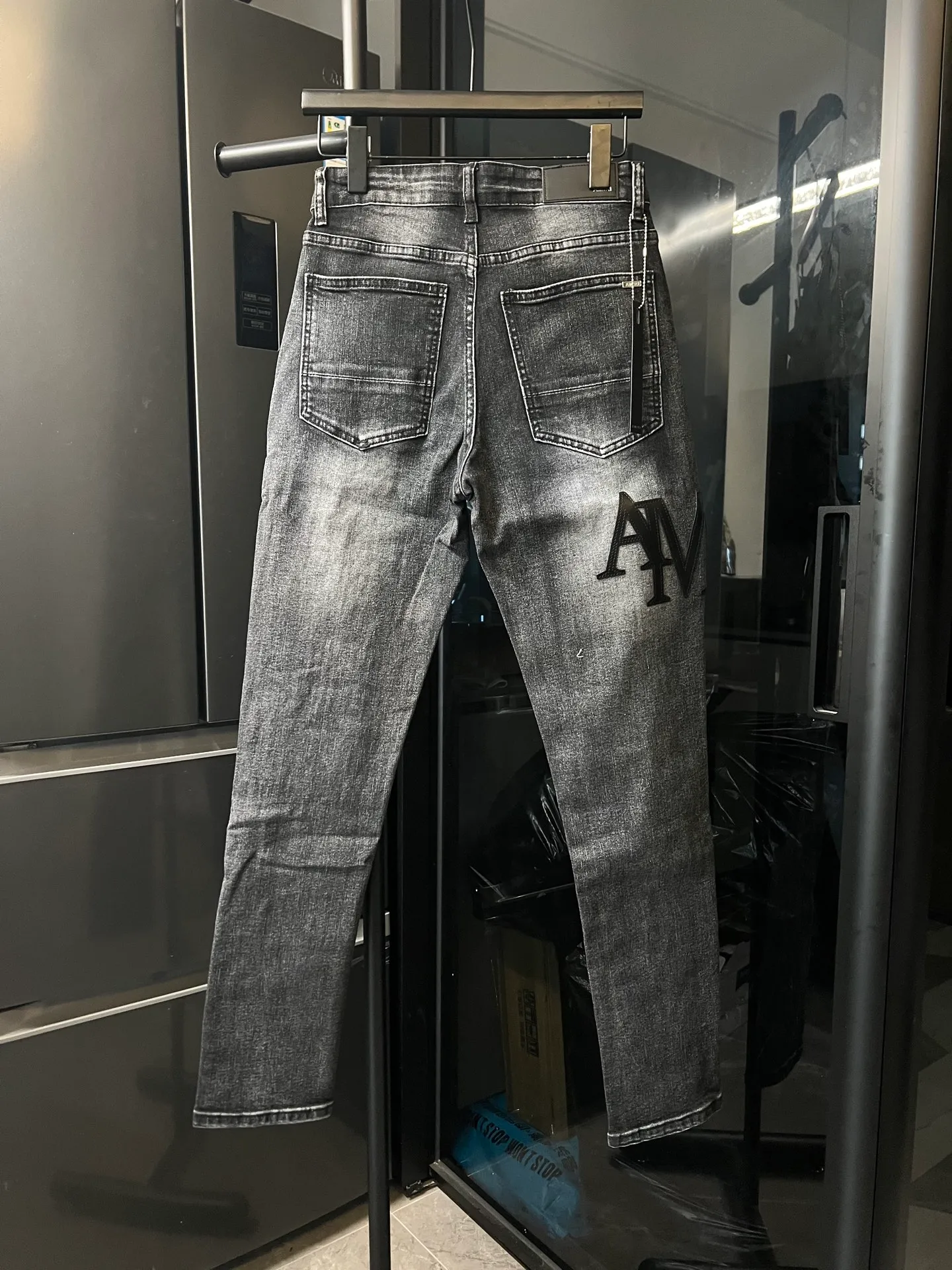 P250 [next day] Amiri MX1 25Ss Knee Knife Cut Holes Leather Washed Jeans (Black) Size: 28 30 32 34 (corresponds to s-xl) Detailed sizes can be found in Figure 9