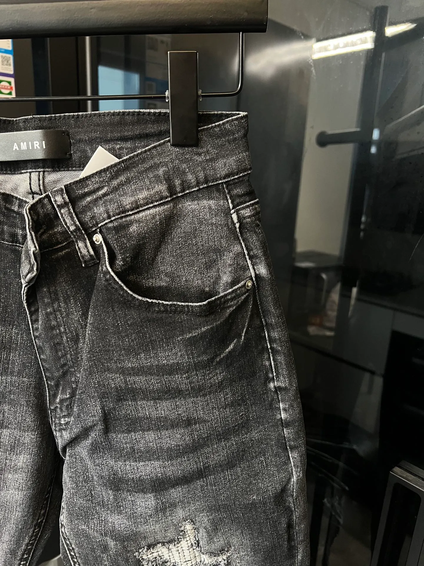 P250 [next day] Amiri MX1 25Ss Knee Knife Cut Holes Leather Washed Jeans (Black) Size: 28 30 32 34 (corresponds to s-xl) Detailed sizes can be found in Figure 9