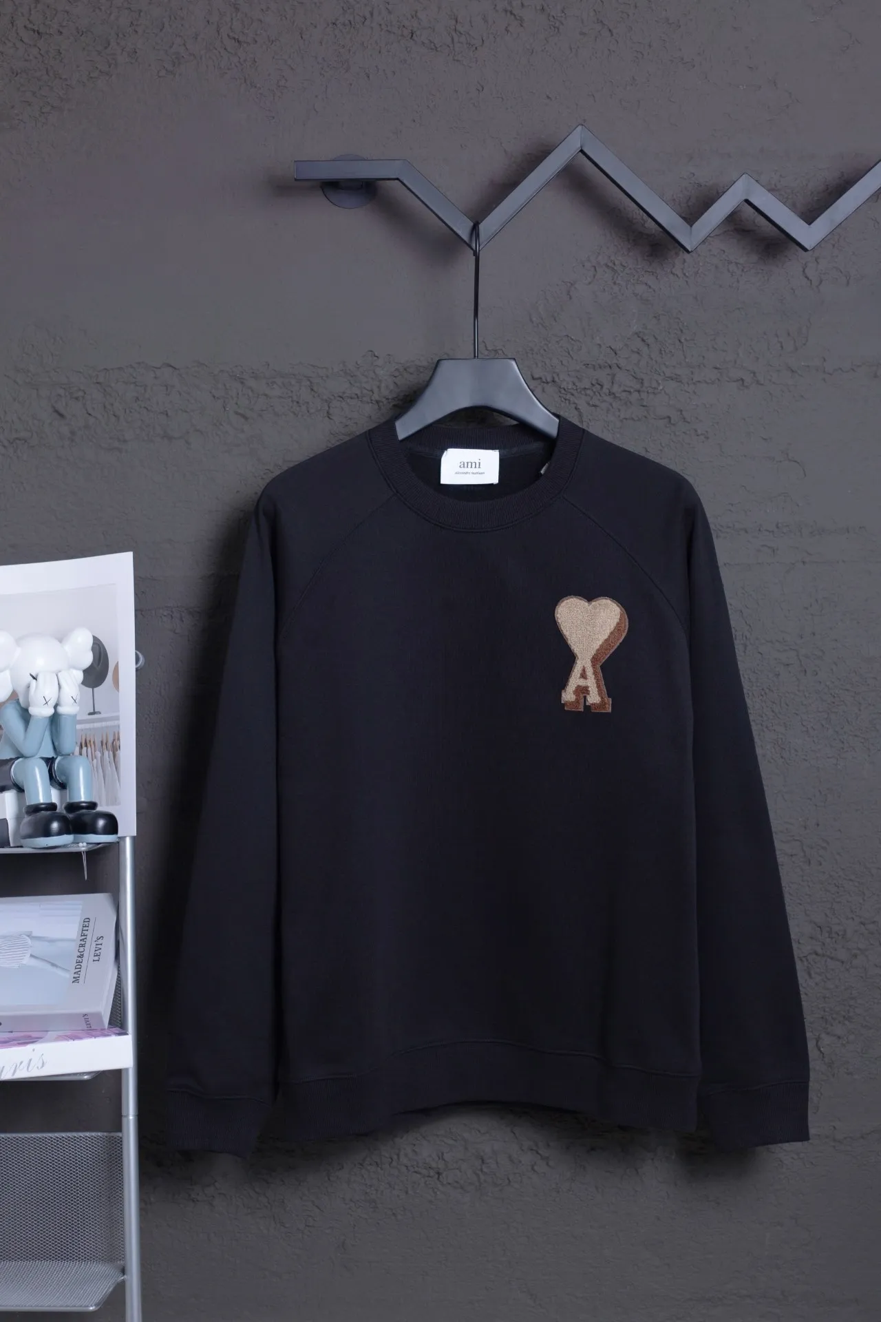 P146 AMI 25 new autumn and winter towel embroidered big love towel embroidered raglan round neck sweatshirt, customized 360g pure cotton fabric, high version, new main wheat, washed wheat, same style for men and women, color: black, size: S-XL