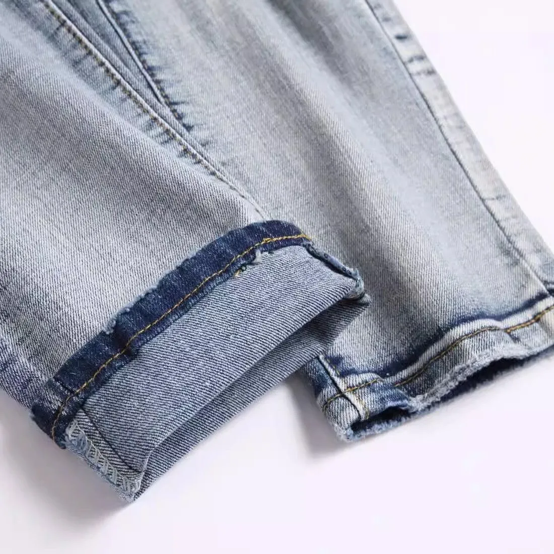 #M38 P168💰 Amiri classic embroidered leather ripped letter jeans slim fit jeans. Produced by a major washed factory. Full of high-end. Knee part destroyed design with patchwork design. Already used as facade design. Leather waist nameplate. The focus of this style is not on washing, but on the destroyed shape and version. The secret lies in the craftsmanship of the master. The cost of post-processing, grinding, cutting, etc. is far beyond the cost of assembly line products. Color: Picture color Size: 30-32-34-36