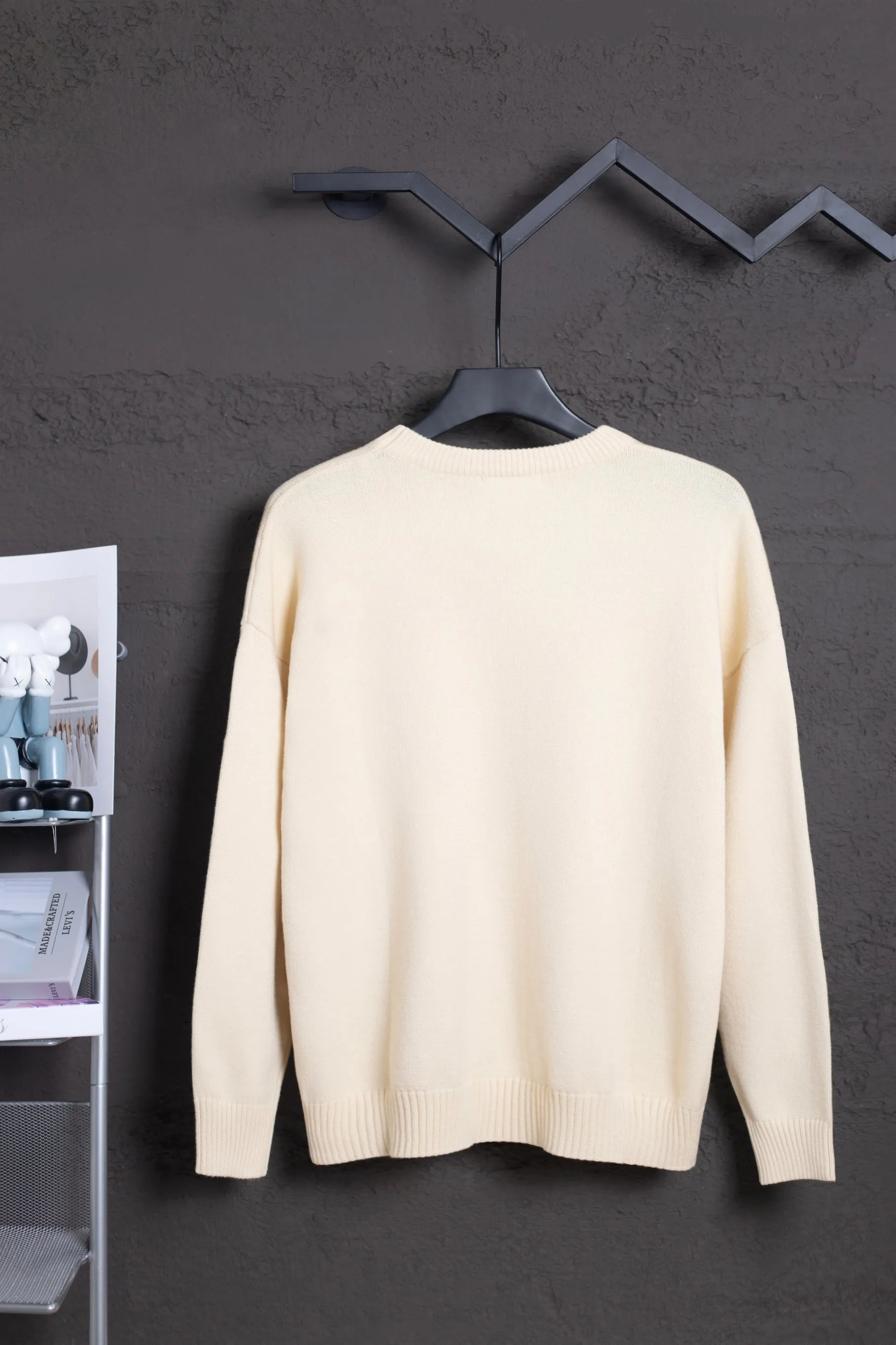 P170 AMI's new classic love chapter crew neck sweater, the highest version, supports comparison, color: apricot, size: S-XL