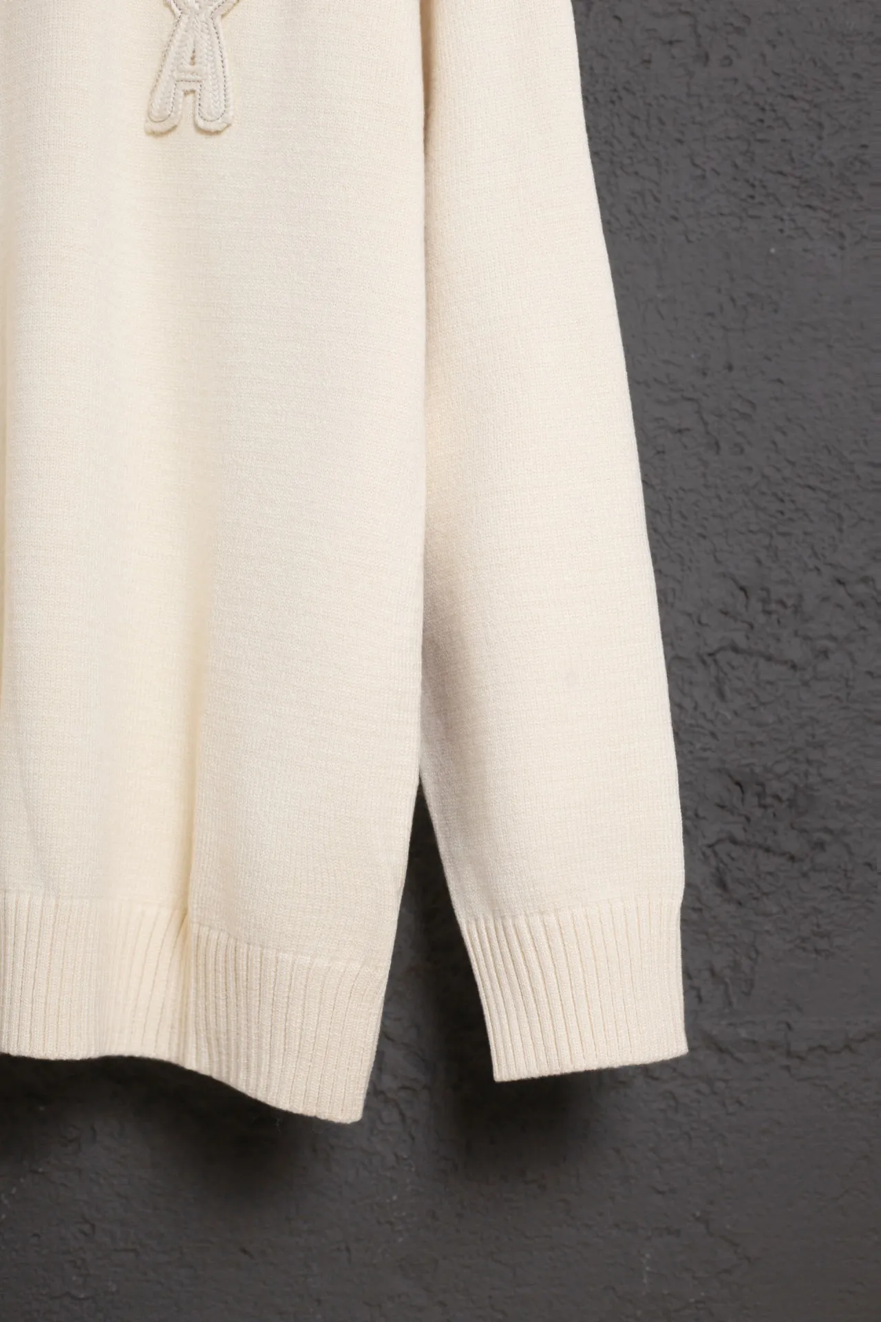 P170 AMI's new classic love chapter crew neck sweater, the highest version, supports comparison, color: apricot, size: S-XL