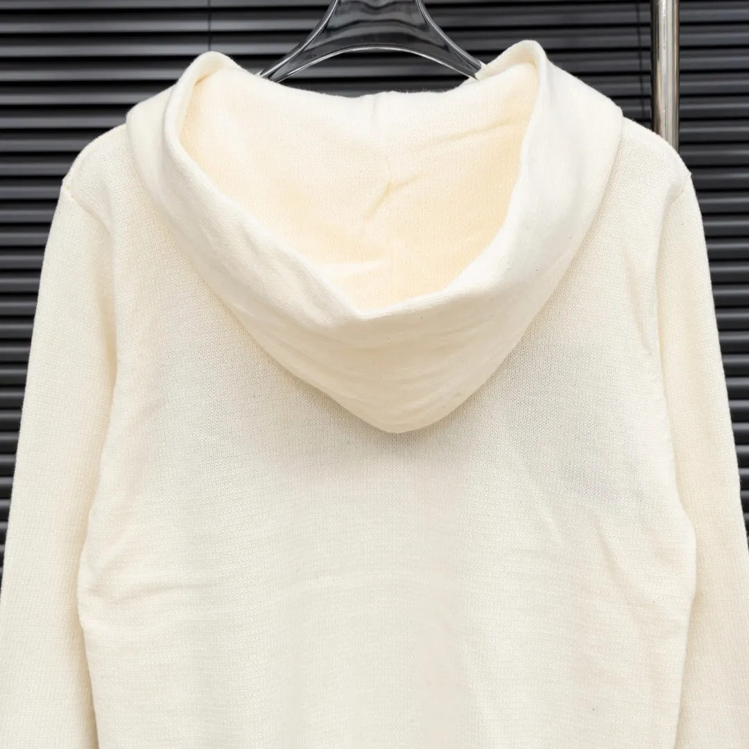 P310 Style: AMIRI distressed knitted hooded long-sleeved sweater Size: S-XXL Fabric: Wool blend Accessories: Full set of customized original accessories No gender distinction, same style for men and women