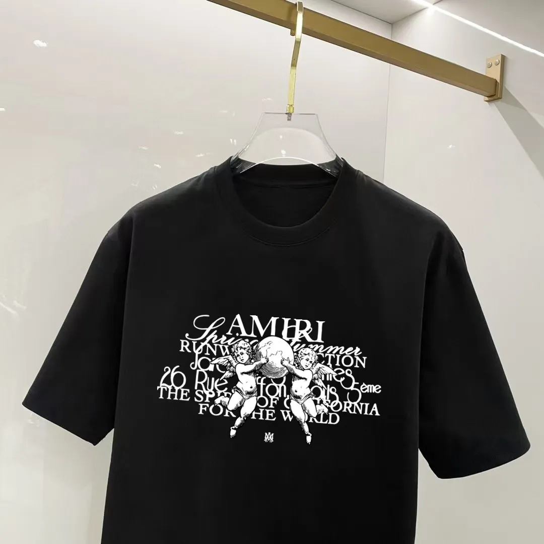 P140 AMIRI# 2025 spring and summer new style debut counter, the latest short-sleeved round neck T-shirt, high-end custom design, avant-garde and fashionable! The brand logo is designed with heavy craftsmanship. High-end customized 250g Xinjiang long-staple cotton fabric. Soft to the touch. Comfortable to wear. Exquisite stitching at the counter level. Fine workmanship. The upper body effect is incomparably handsome! A must-have item for a stylish man! Color: black. White! Size: S M L