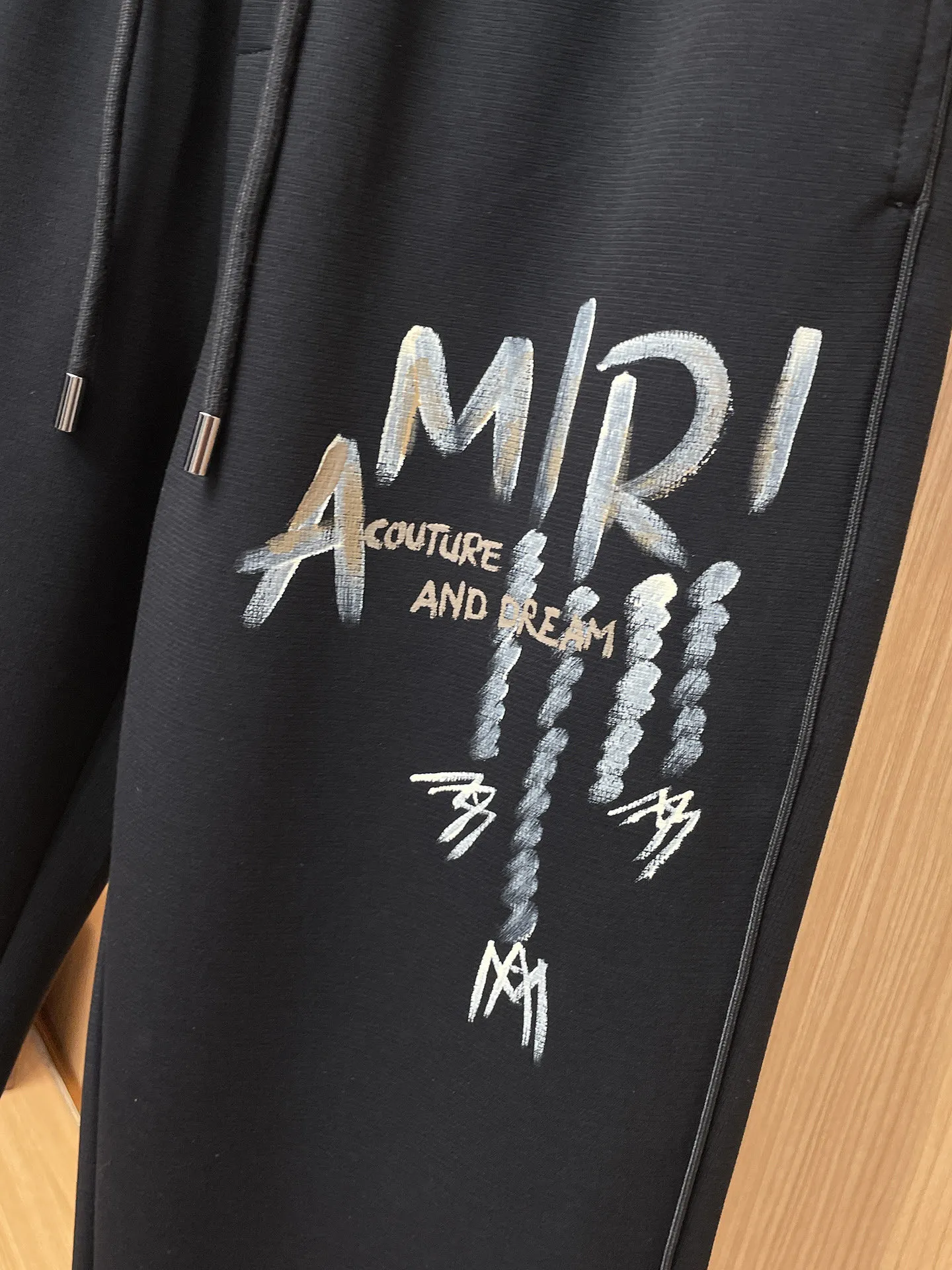 P280 Amiri 🆕2025 new autumn and winter casual pants! The official website will be released simultaneously. The brand's classic LOGO casual pants are made of customized fabrics, which are extremely comfortable and have a strong touch. Highly recognisable, perfect appearance and craftsmanship. Size: M-3XL