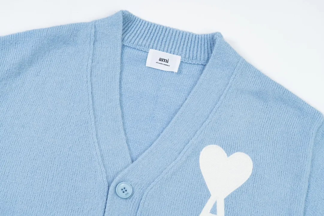 P200 A066# AMI Paris 2023 new white big love towel embroidered seahorse wool cardigan wool Oversize version, same style for men and women Color: sky blue tender pink Size: S-XL