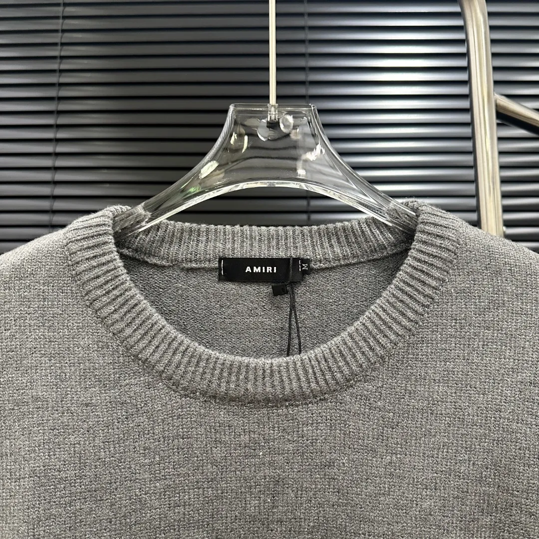 P230 Style: AMIRI foam flocking short sleeves Size: S-XXL Fabric: Wool blend Accessories: Full set of customized original accessories No gender distinction, same style for men and women
