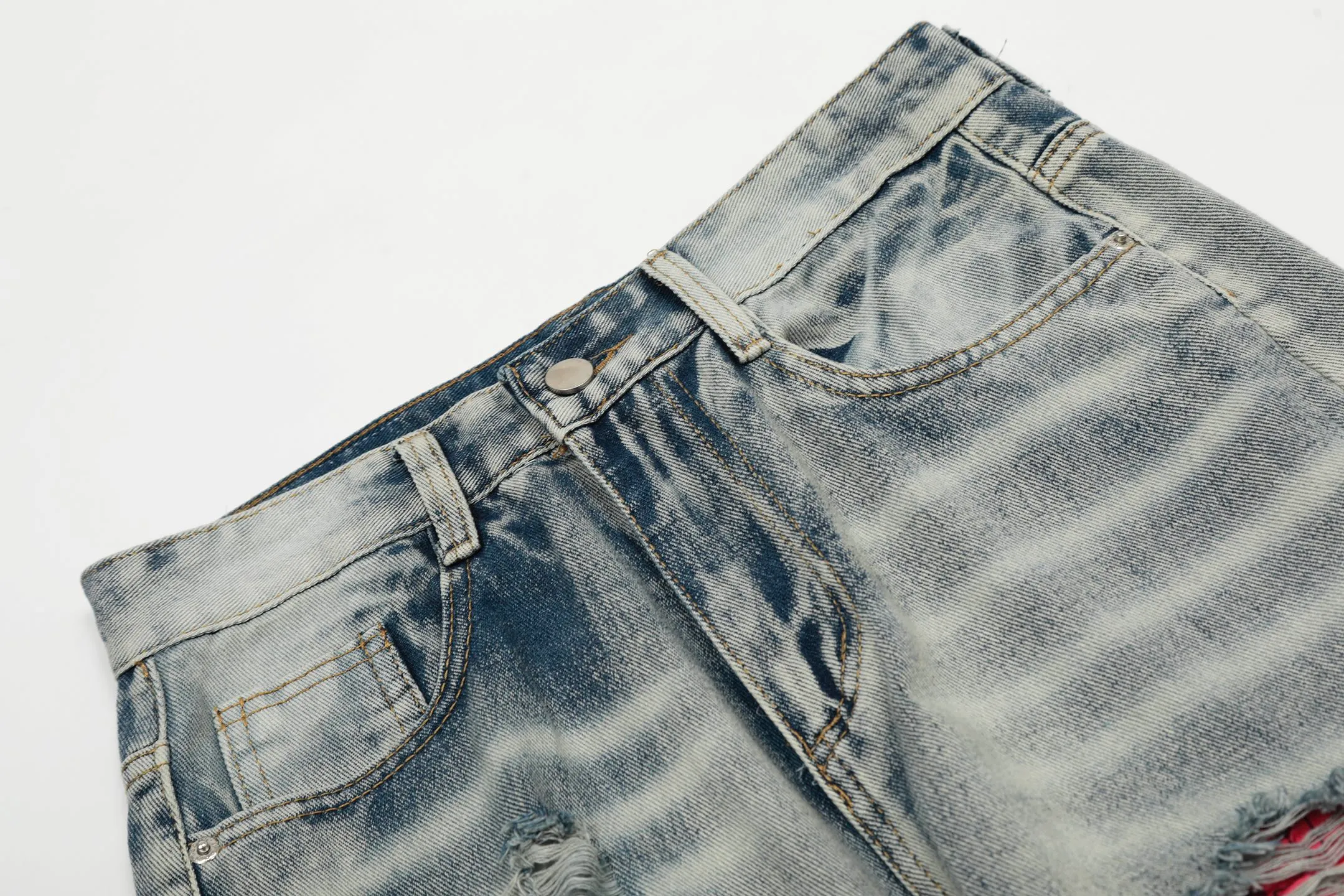 #M35 P168💰 Amiri classic embroidered hole patch washed cobra slim fit jeans Produced by a major washed factory Full of high-end sense Partial destruction of the knees with leather patchwork design Already used as a facade design Leather waist nameplate The focus of this style is not on the washing, but on the shape and version of the destruction The secret lies in the craftsmanship of the master. The cost of post-processing, grinding, cutting, etc. is far beyond the cost of assembly line products. Color: Picture color Size: 30-32-34-36