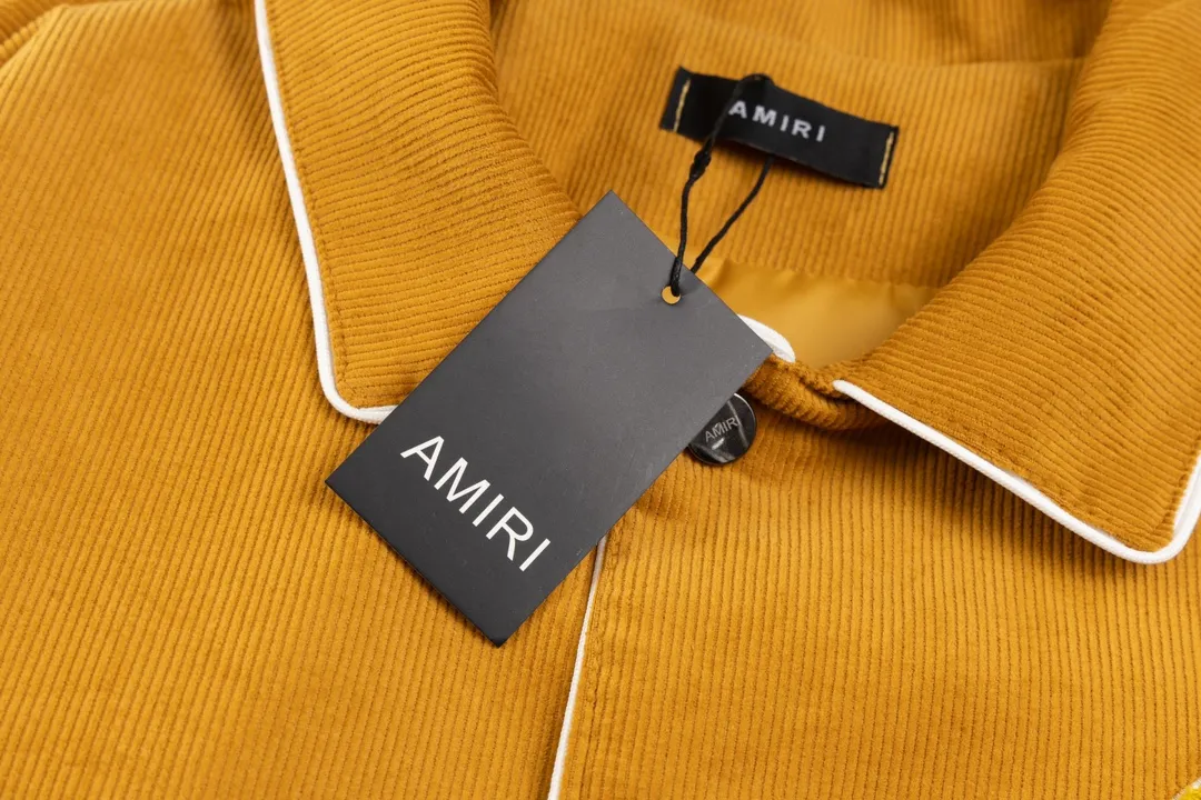 P390 Amiri 24 autumn and winter first model. It is made of cotton corduroy fabric. The natural color of corduroy is soft and delicate, simple and rich in texture. The contrasting color design has a retro atmosphere. It uses thousands of needle embroidery heavy craftsmanship and complete hardware accessories. M L XL XXL
