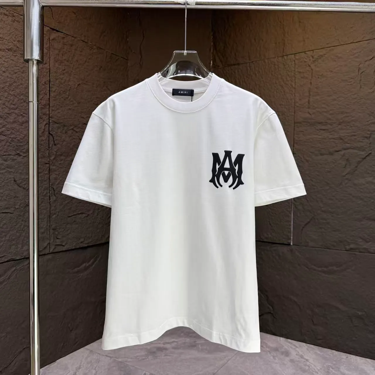 P150 AMIRI* 2025 autumn and winter new short-sleeved T-shirt Customized pure cotton letter logo three-dimensional foam Color: black white clever color dark red Size: S M L XL XXL