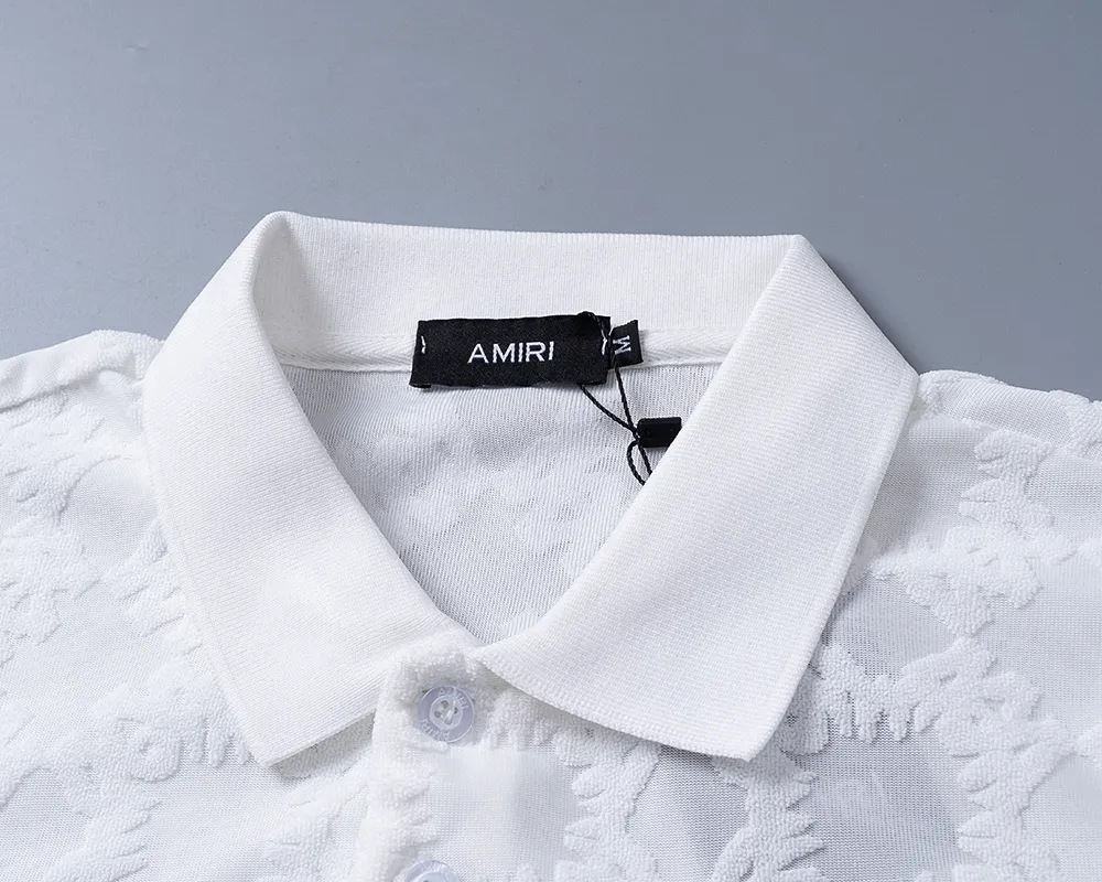 P150 Mili's 2026 spring and summer official website's new lapel T-shirt is made of towel jacquard fabric and embroidered on the chest. It is handsome, the fabric is comfortable, the workmanship is rigorous, and the stitching is neat. Good upper body effect·Size M-3XL off-white