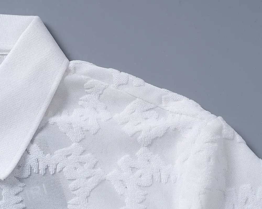 P150 Mili's 2026 spring and summer official website's new lapel T-shirt is made of towel jacquard fabric and embroidered on the chest. It is handsome, the fabric is comfortable, the workmanship is rigorous, and the stitching is neat. Good upper body effect·Size M-3XL off-white