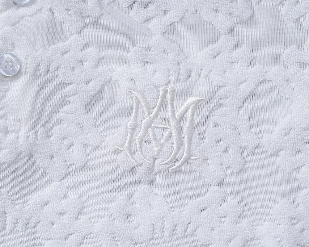 P150 Mili's 2026 spring and summer official website's new lapel T-shirt is made of towel jacquard fabric and embroidered on the chest. It is handsome, the fabric is comfortable, the workmanship is rigorous, and the stitching is neat. Good upper body effect·Size M-3XL off-white