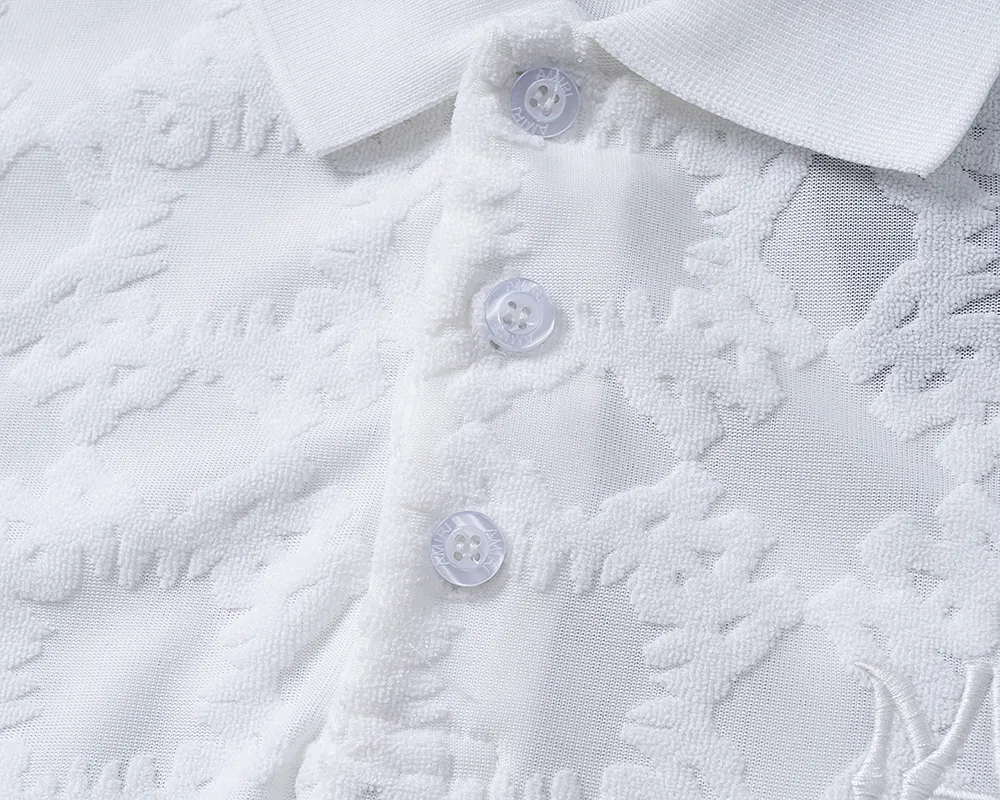 P150 Mili's 2026 spring and summer official website's new lapel T-shirt is made of towel jacquard fabric and embroidered on the chest. It is handsome, the fabric is comfortable, the workmanship is rigorous, and the stitching is neat. Good upper body effect·Size M-3XL off-white