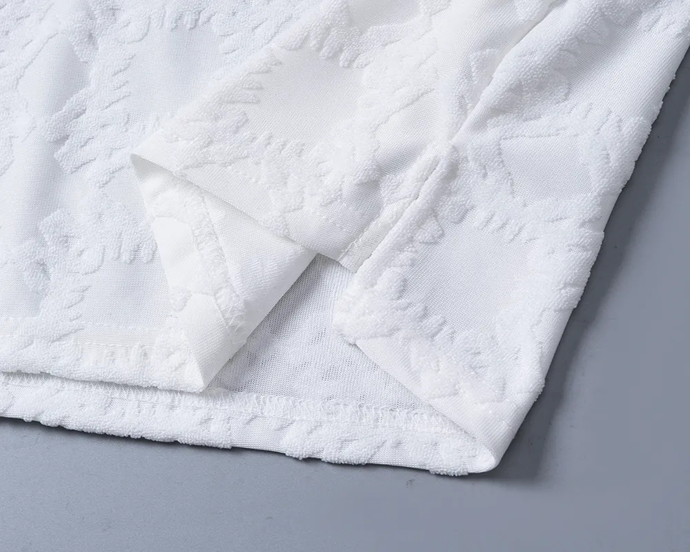 P150 Mili's 2026 spring and summer official website's new lapel T-shirt is made of towel jacquard fabric and embroidered on the chest. It is handsome, the fabric is comfortable, the workmanship is rigorous, and the stitching is neat. Good upper body effect·Size M-3XL off-white