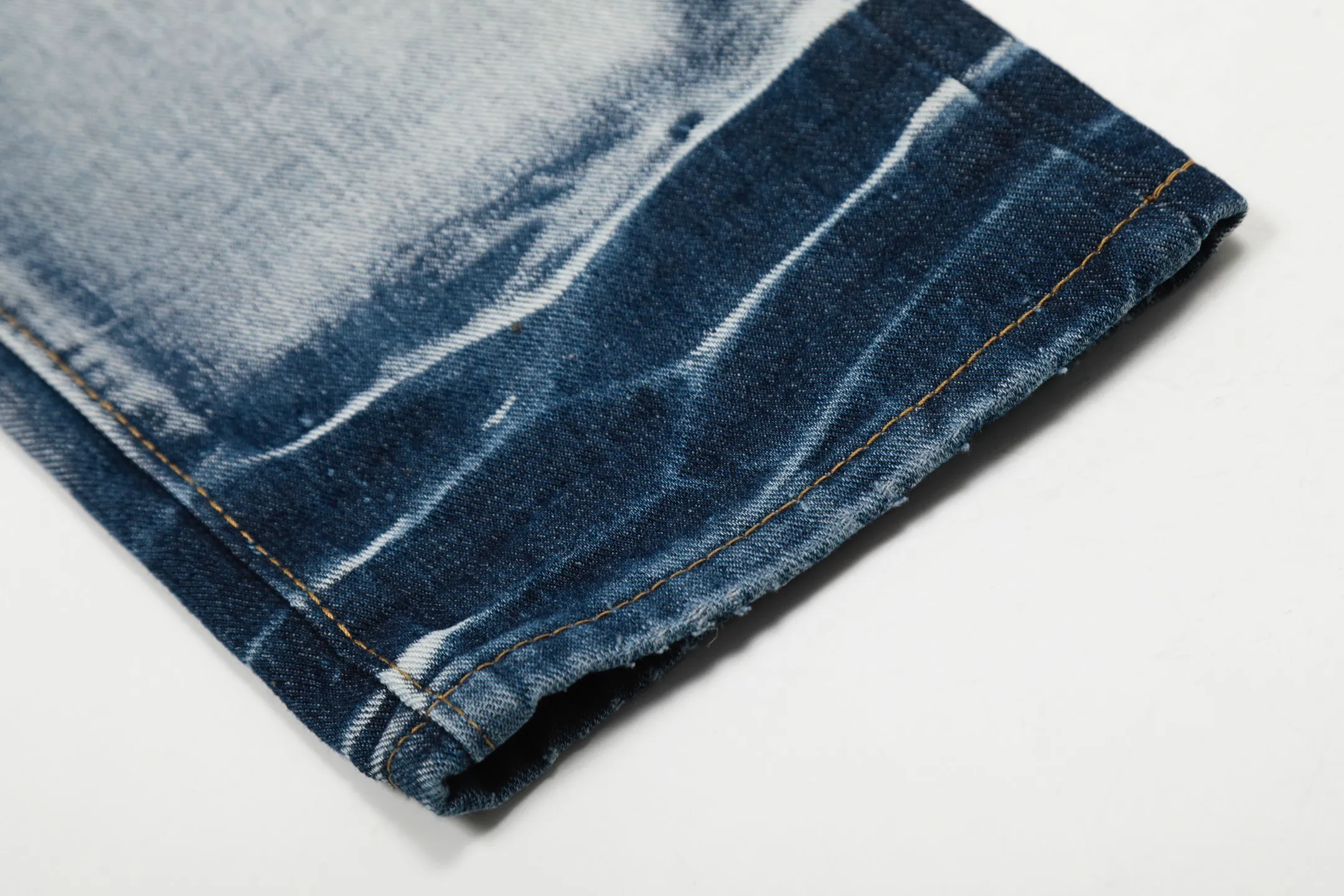 #M12 P168💰 AMIRI patch embroidery jeans trousers AMIRI high street basic ripped tight elastic jeans trousers amiri brand jeans break the production process and cutting of the original jeans, the fabrics are softer and more comfortable Hand-sewn collar label Customized logo buttons Genuine leather tag Color: Picture color Size: 30-32-34-36
