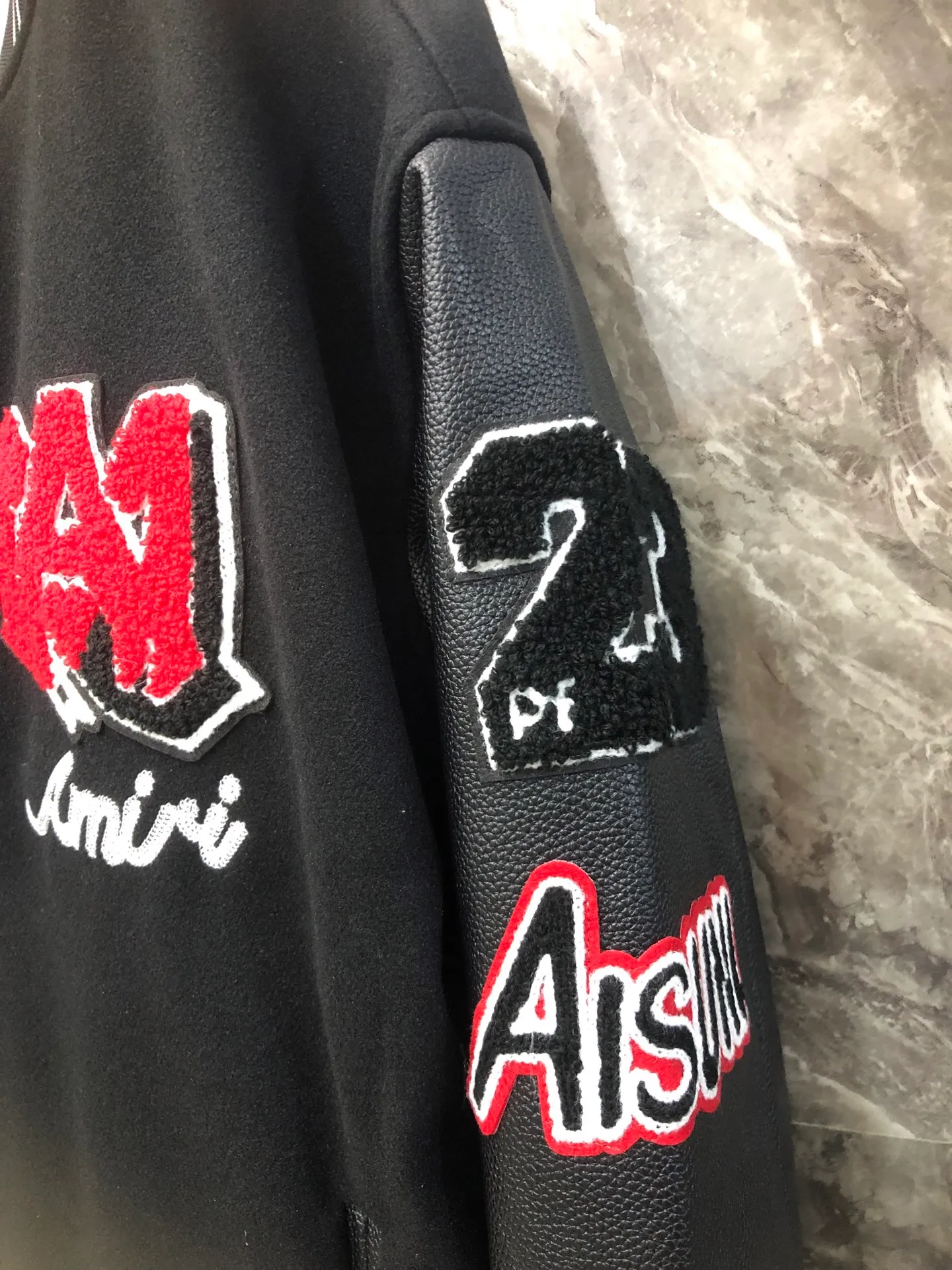 P370 AMIRI's new baseball jacket with tiger towel embroidery and thousands of needle embroideries, made of high-weight dragon and phoenix nylon fabric with pebbled leather sleeves, and heavy-duty hardware buttons restored to 1:1 Size: M L XL XXL