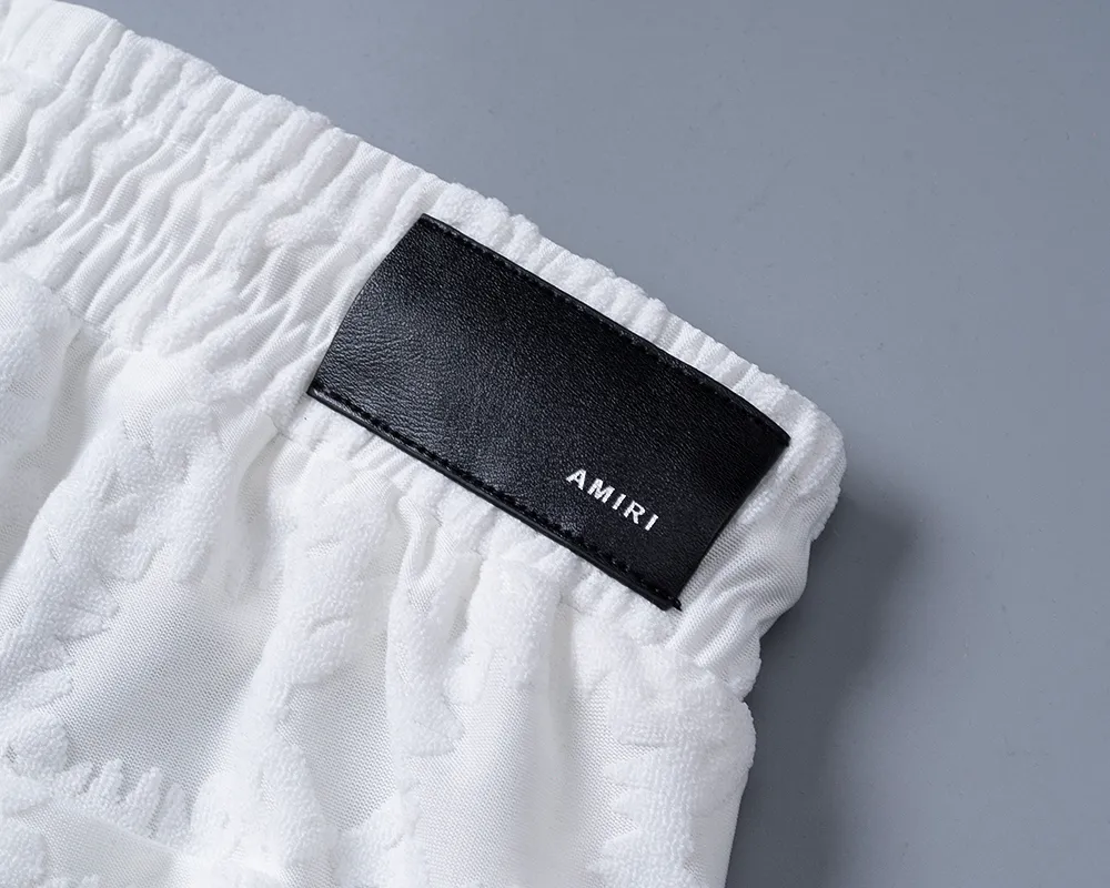 P140 Mili's 2026 spring and summer new men's casual shorts, terry jacquard fabric, stylish and handsome, comfortable fabric, rigorous workmanship, and neat wiring. Good upper body effect·size M-3XL white