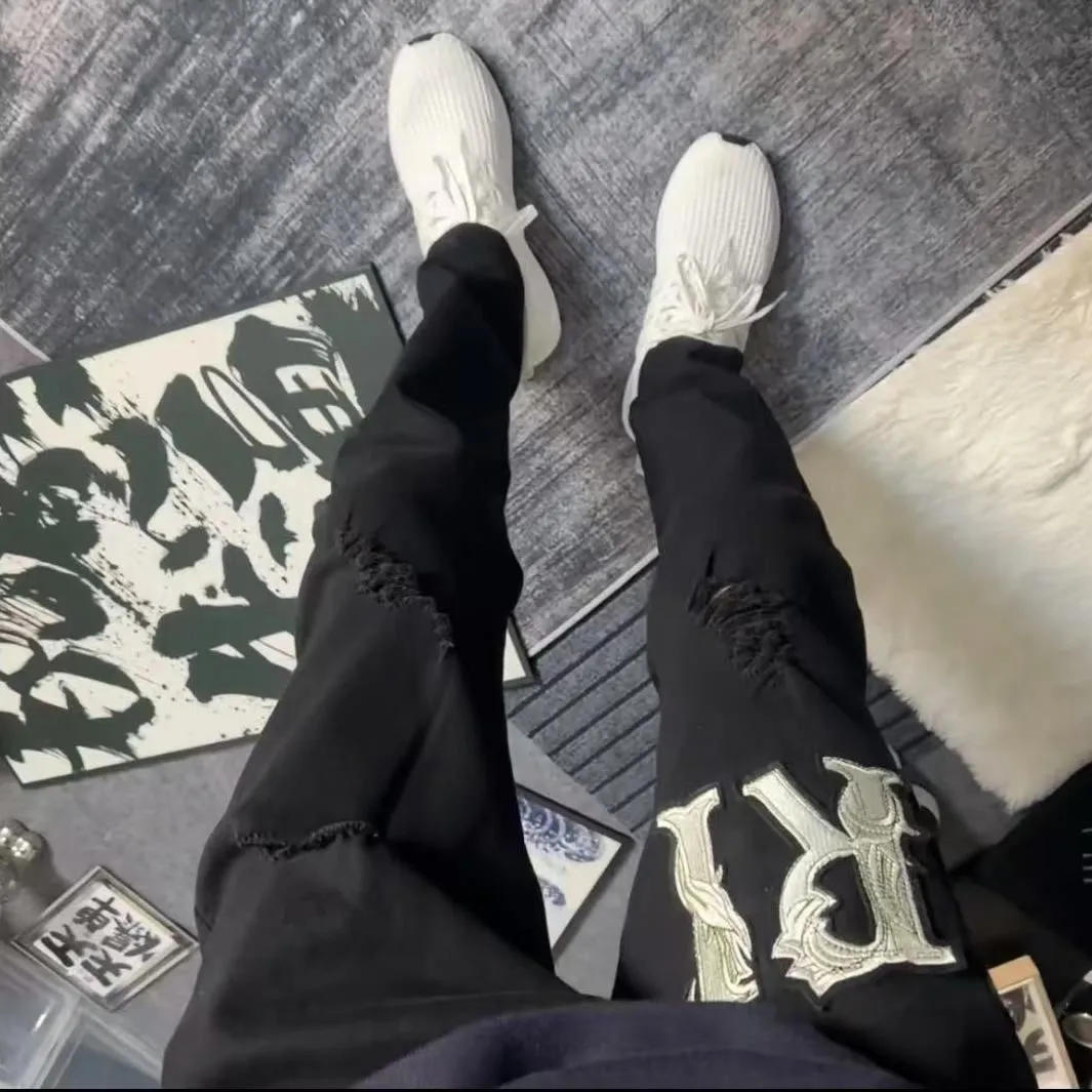 #M02 P168💰 AMIRI patch embroidery jeans trousers AMIRI high street basic ripped tight elastic jeans trousers amiri brand jeans break the production process and cutting of the original jeans, the fabrics are softer and more comfortable Hand-sewn collar label Customized logo buttons Genuine leather tag Color: black Size: 30-32-34-36