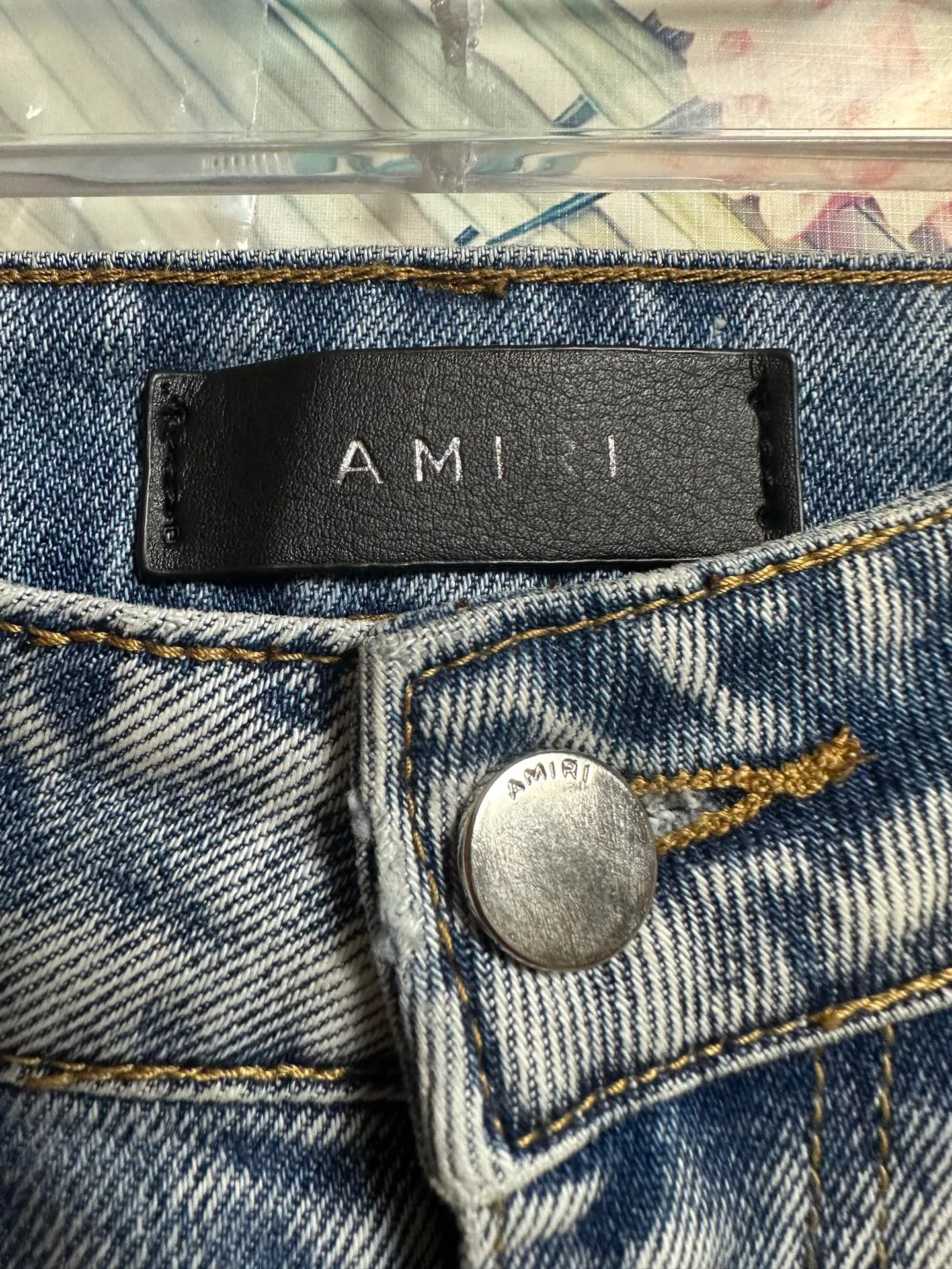 P210 💰 AMIRI's new washed, distressed, three-dimensional letter logo embroidered high street narrow-leg jeans. Color: light blue. Size: S M L xL