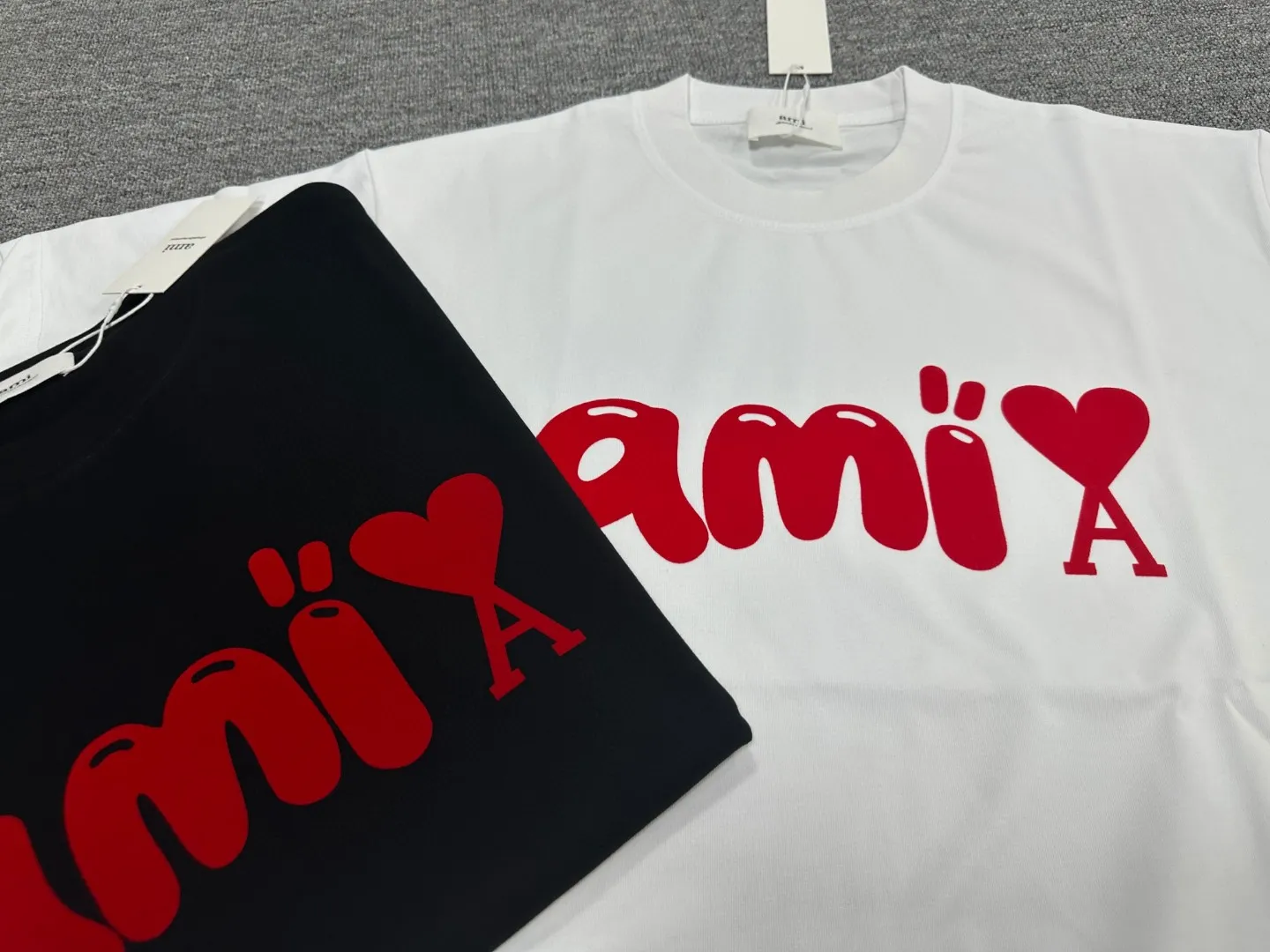🅿️180 Ami Love 2025 Spring and Summer Style Classic and simple red flocking three-dimensional love letter personalized logo Customized double yarn plain cotton fabric Short-sleeved T-shirt Unisex Color: Black White Size: S (90-130 catties) M (120-150 catties) L (140-165 catties) XL (160-180 catties) XXL (180-210 pounds)