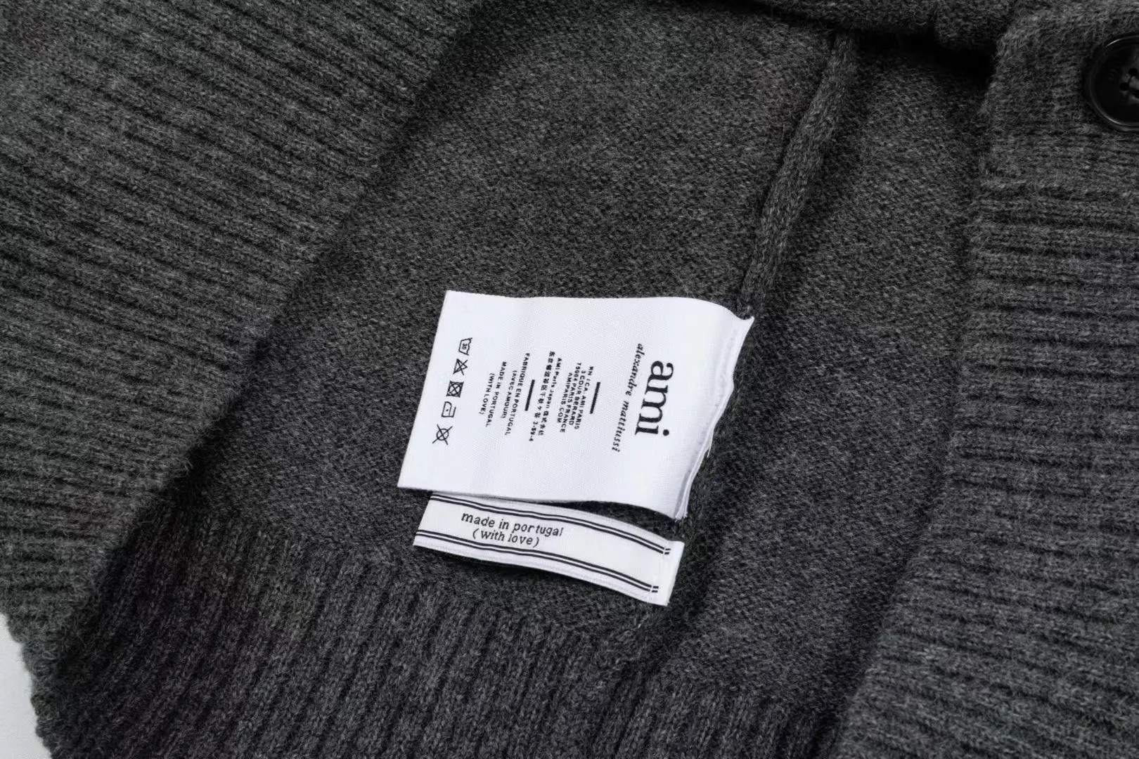 A8196# AMI Paris 2025 autumn and winter new product ADC Merino love alpaca blended soft and waxy knitted cardigan round neck cloud sweater pocket jacket Oversize version for men and women Color: White Apricot Tianlan Light Pink Light Gray Dark Gray Brown Size: S-XL