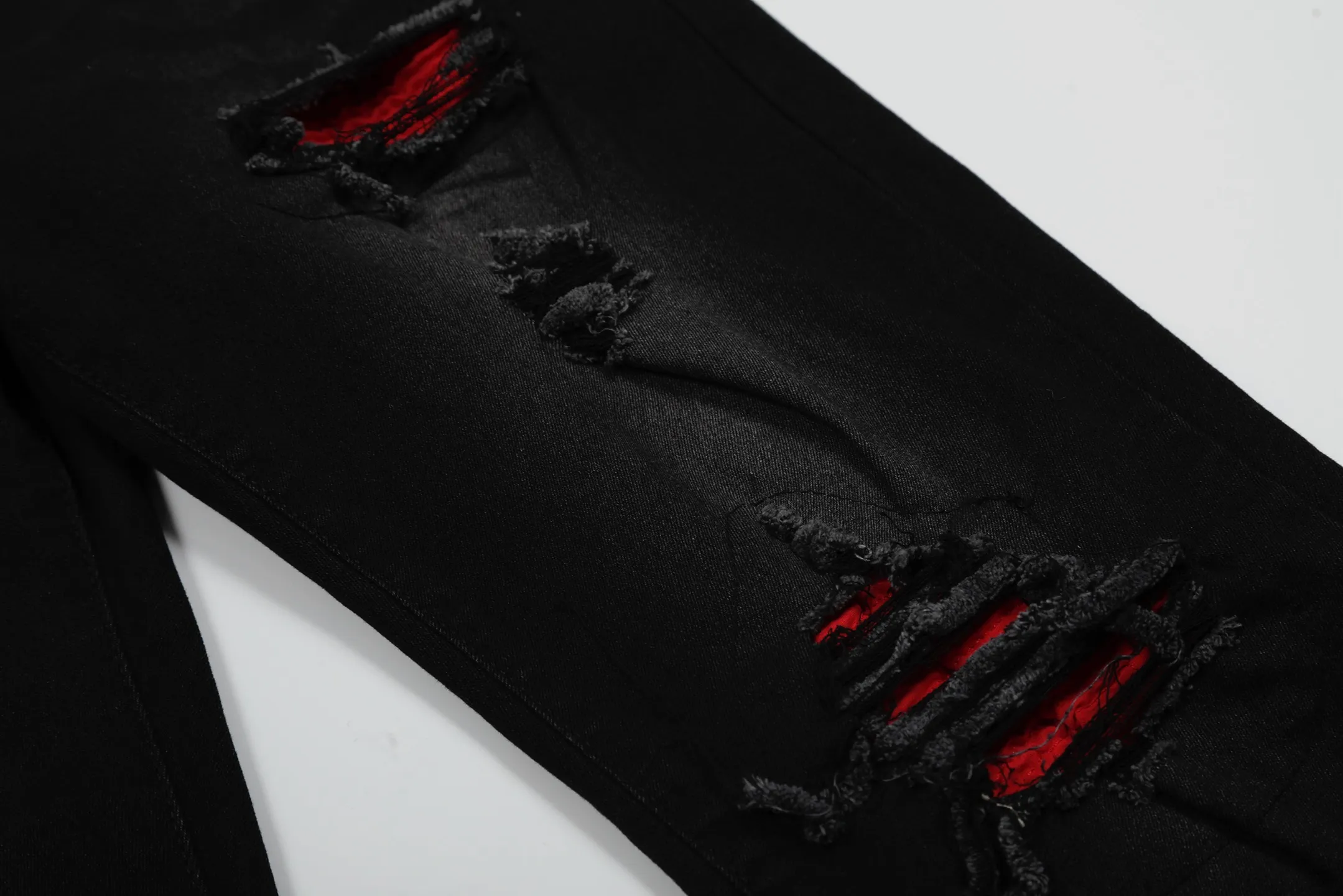 #M51 P168💰 AMIRI patch embroidery jeans trousers AMIRI high street basic ripped tight elastic jeans trousers amiri brand jeans break the production process and cutting of the original jeans, the fabrics are softer and more comfortable Hand-sewn collar label Customized logo buttons Genuine leather tag Color: Picture color Size: 30-32-34-36