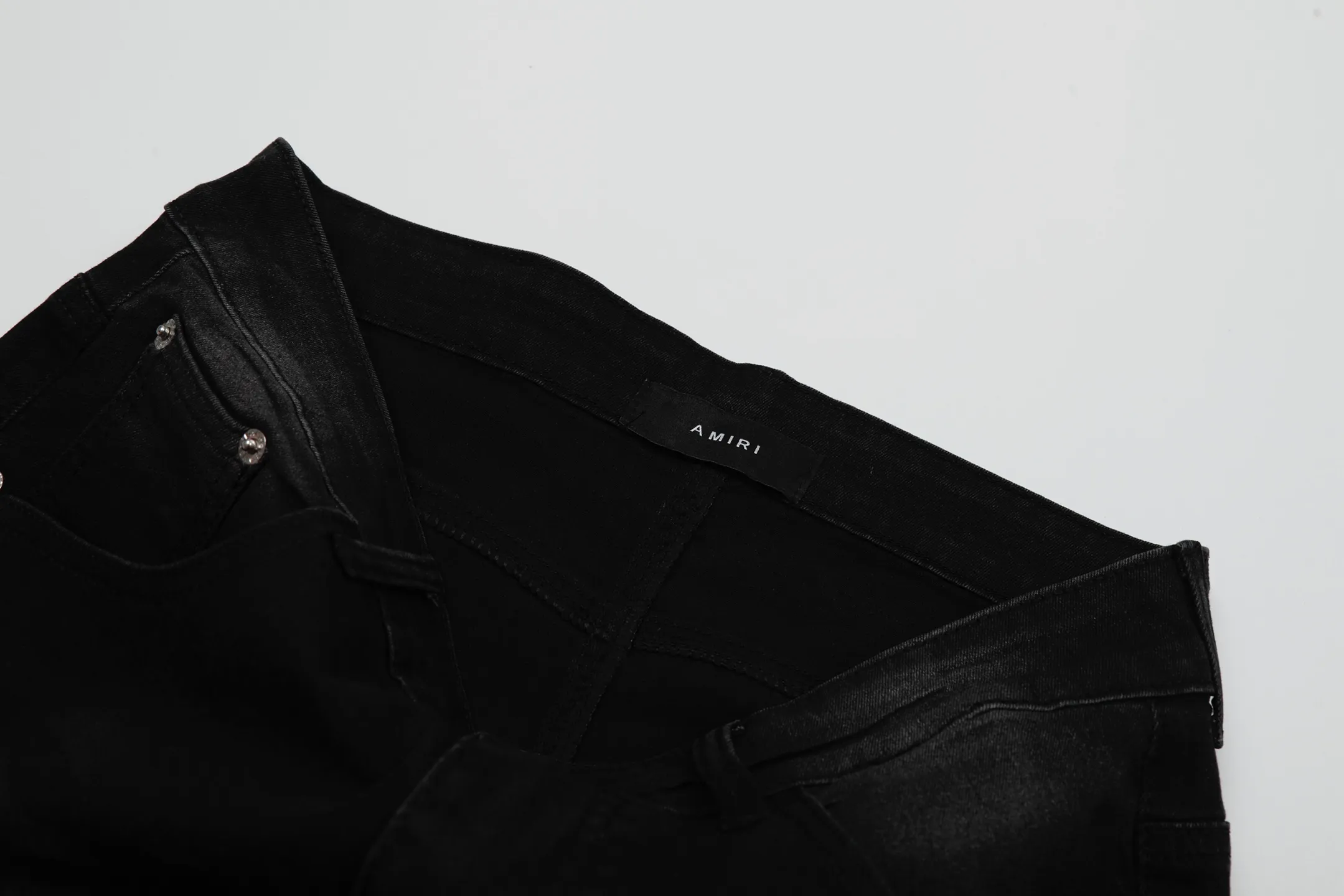 #M51 P168💰 AMIRI patch embroidery jeans trousers AMIRI high street basic ripped tight elastic jeans trousers amiri brand jeans break the production process and cutting of the original jeans, the fabrics are softer and more comfortable Hand-sewn collar label Customized logo buttons Genuine leather tag Color: Picture color Size: 30-32-34-36