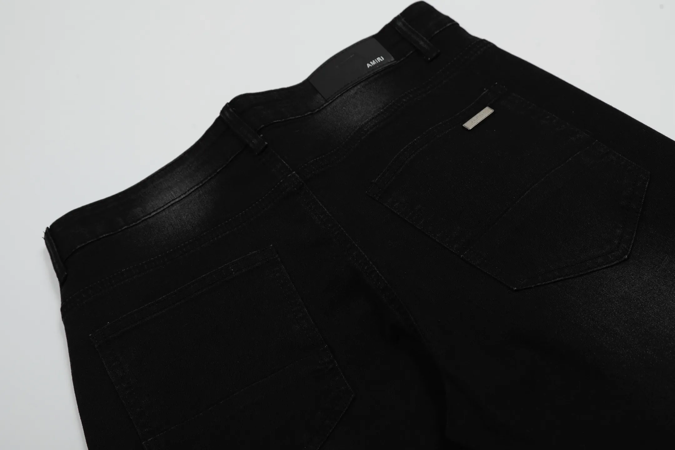 #M51 P168💰 AMIRI patch embroidery jeans trousers AMIRI high street basic ripped tight elastic jeans trousers amiri brand jeans break the production process and cutting of the original jeans, the fabrics are softer and more comfortable Hand-sewn collar label Customized logo buttons Genuine leather tag Color: Picture color Size: 30-32-34-36