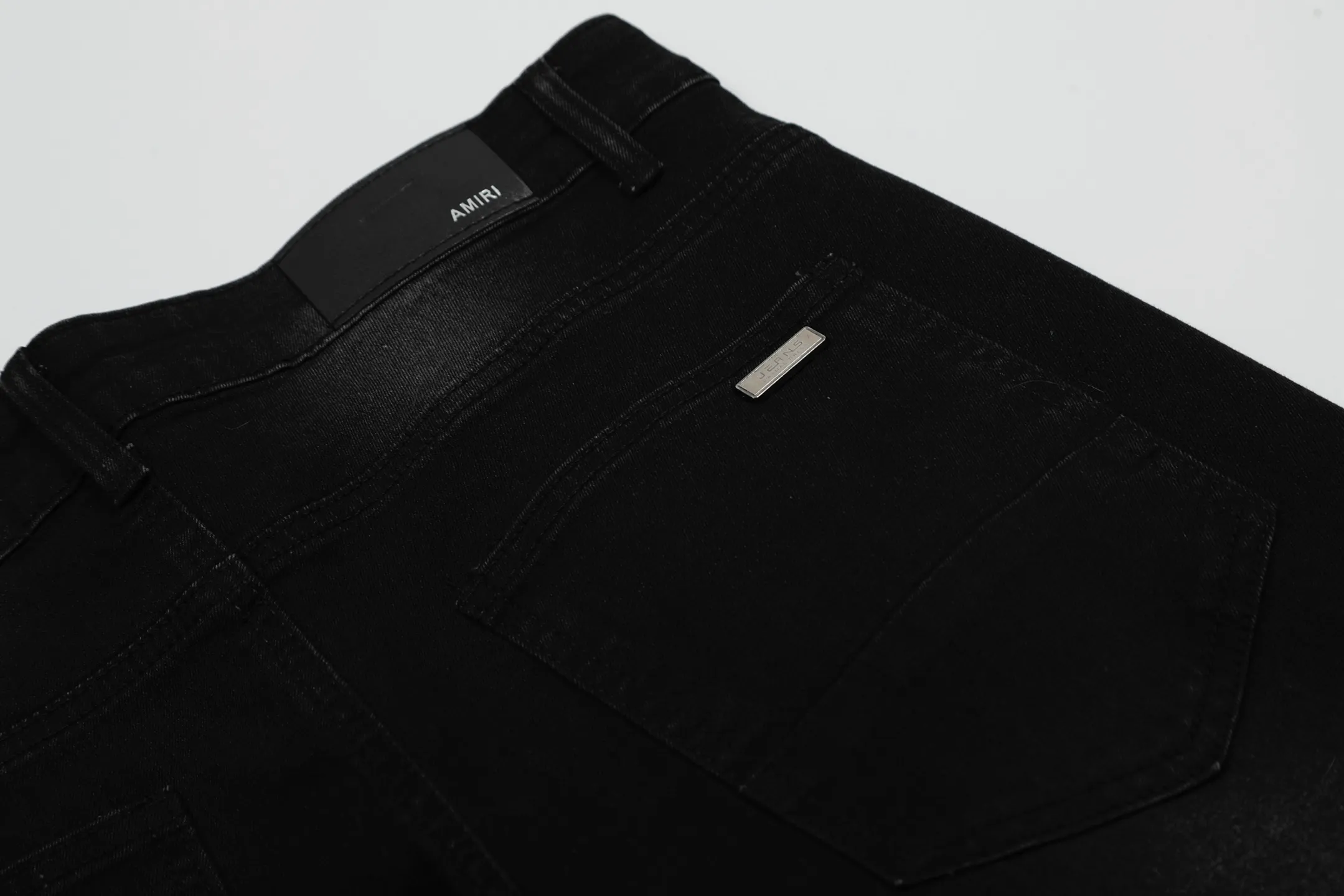 #M51 P168💰 AMIRI patch embroidery jeans trousers AMIRI high street basic ripped tight elastic jeans trousers amiri brand jeans break the production process and cutting of the original jeans, the fabrics are softer and more comfortable Hand-sewn collar label Customized logo buttons Genuine leather tag Color: Picture color Size: 30-32-34-36