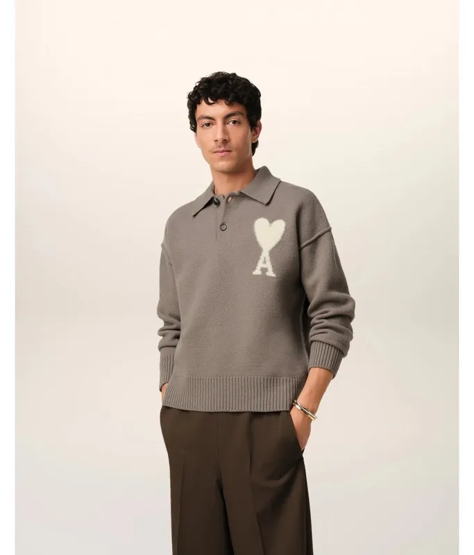 Ami Paris2025 early spring new product big love ADC jacquard wool patchwork reverse sleeve technology Ami De Coeur polo collar pullover sweater same style for men and women Oversize version Color: light gray lilac Size: S-XL