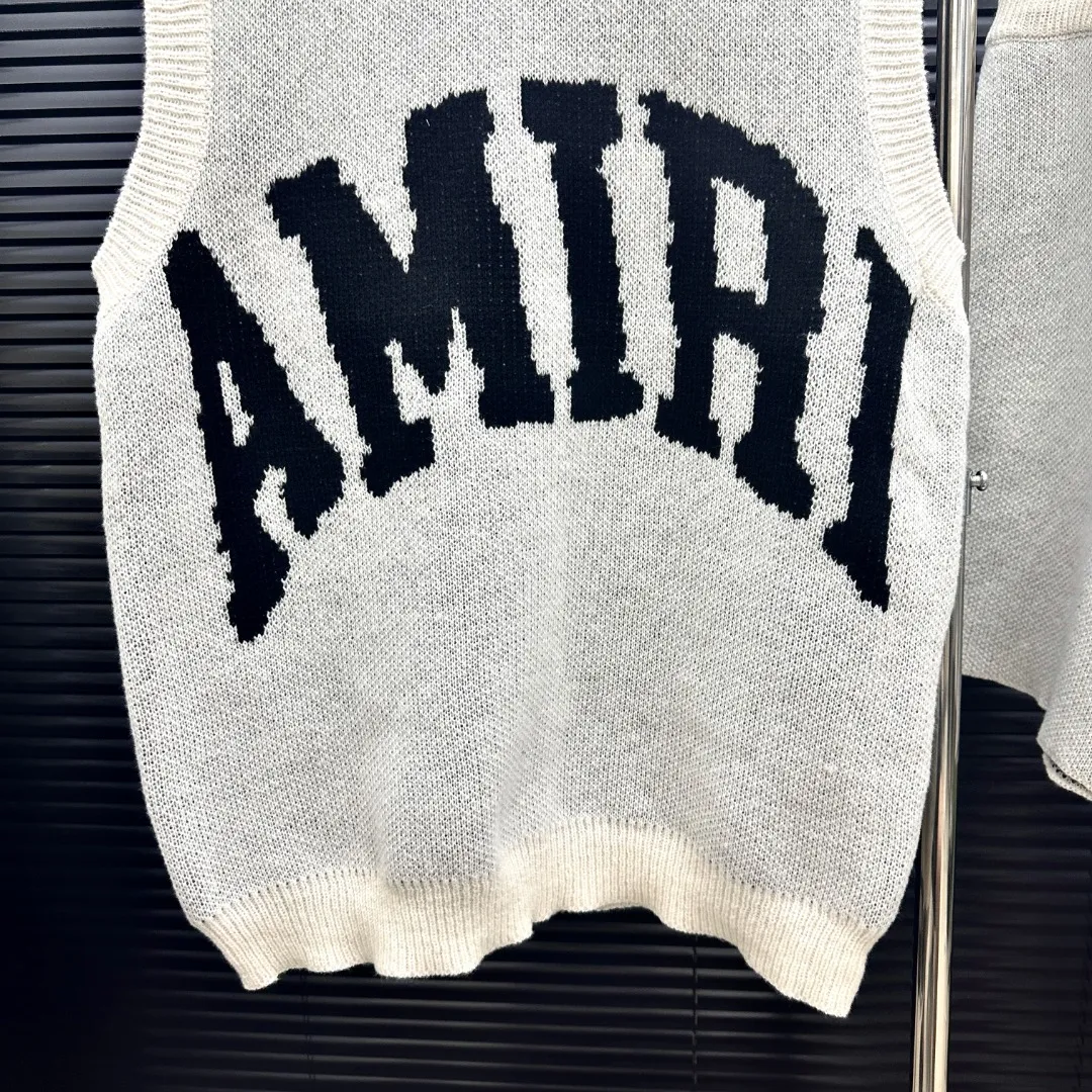 P360 The suit is not sold separately. Style: AMIRI casual knitted vest and shorts suit. Size: S-XXL. Fabric: wool blend. Accessories: full set of customized original accessories. No gender distinction. Same style for men and women.
