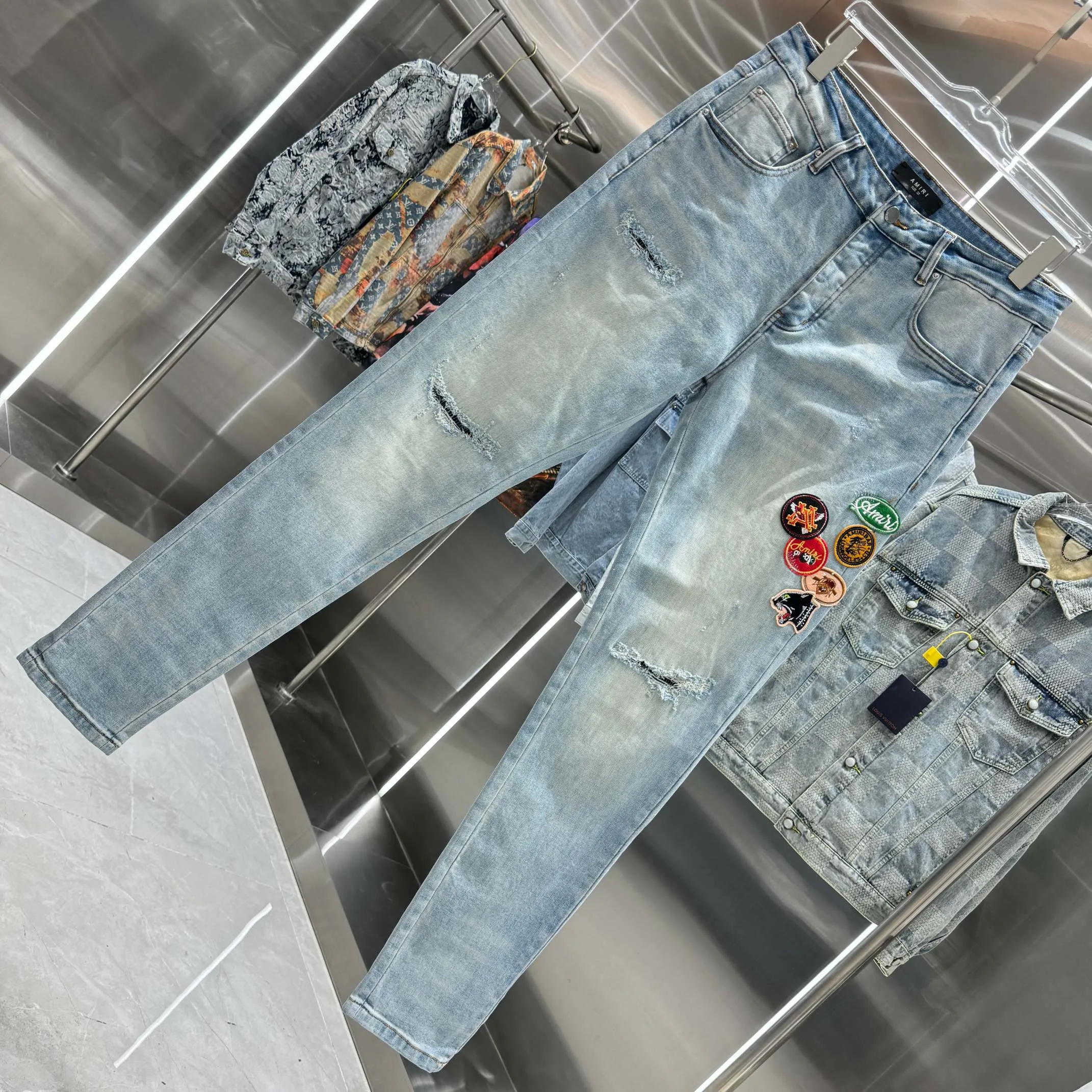 P290 Amiri ripped patch pattern embroidered street fashion slim fit stretch jeans Color light blue Size 30 32 34 36 38
