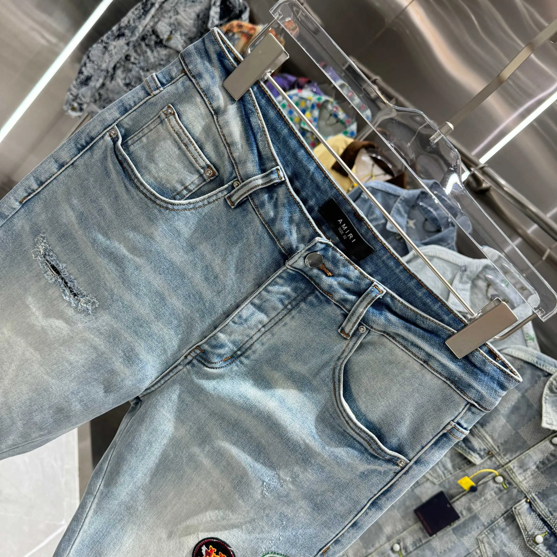 P290 Amiri ripped patch pattern embroidered street fashion slim fit stretch jeans Color light blue Size 30 32 34 36 38