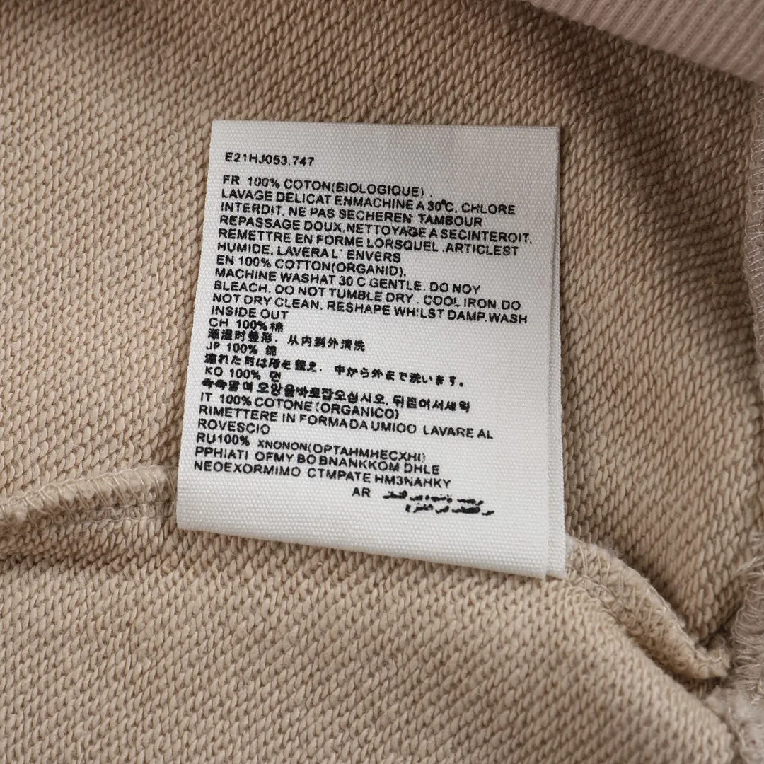 P150 Style No. 204 2025 embroidered large chapter style (with matching straight-leg sweatpants without color difference) AMI 2025 autumn and winter classic large chapter round neck sweatshirt 15 colors to meet everyone's needs. The fabric is made of 380 grams of pure cotton fabric, which is thick and textured. The whole network's counters purchase quality supporting output, which perfectly restores the genuine Zhang Zi. All thick wool knits are used. The absolute quality can be compared with any store in the market at will. There is no color difference in the fixed-dyed threads. The detailed accessories and tag packaging are all 1:1 with the genuine products. The ingenuity spirit gives back to customers.   Color: Oatmeal Size: S M L XL