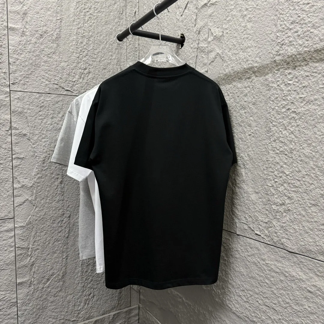 🅿️180 Ami* 2025 spring and summer new short-sleeved T-shirt. Simple classic letter embroidery. Customized double yarn plain cotton fabric. Same style for men and women. Color: black white. Size: S (90-130 catties) M (120-150 catties) L (140-165 catties) XL (160-180 catties) XXL (180-210 catties)