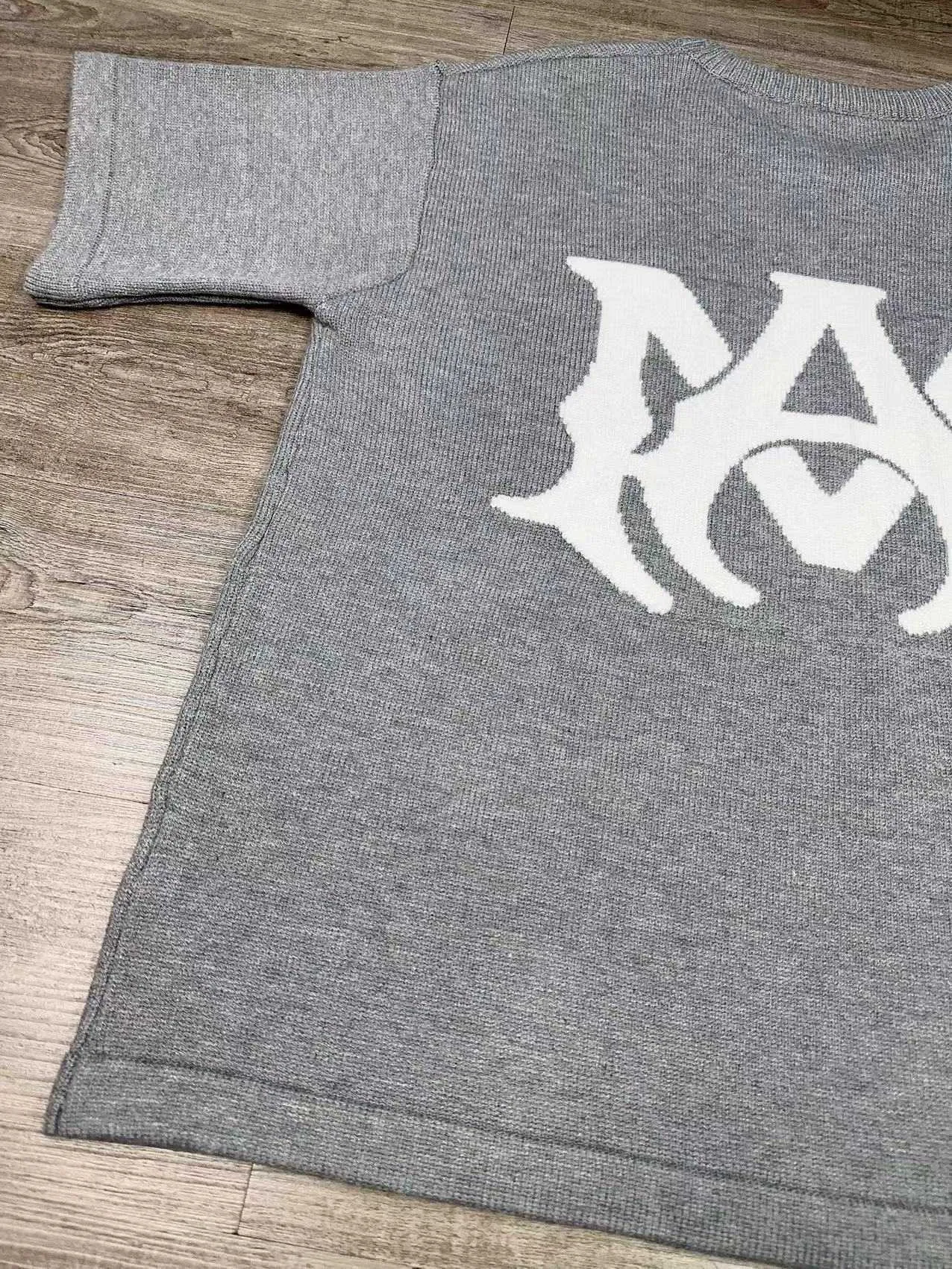 P190 🎉AMIRI new short-sleeved sweater, letter jacquard on the chest, exclusive large logo jacquard on the back, color: gray black number: S M L XL XXL